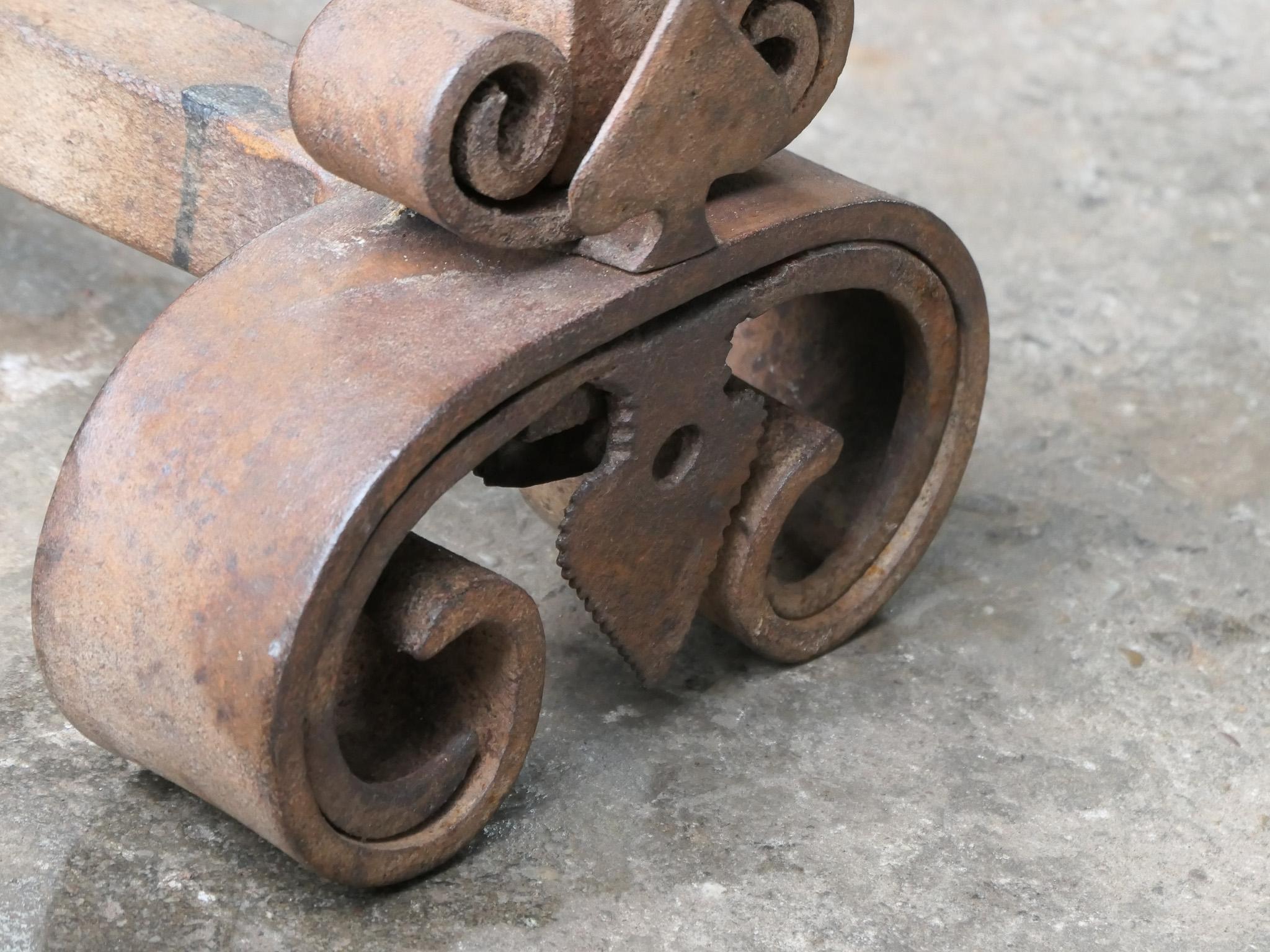 Fers à repasser ou chenets d'époque Louis XV du 18ème siècle en vente 6
