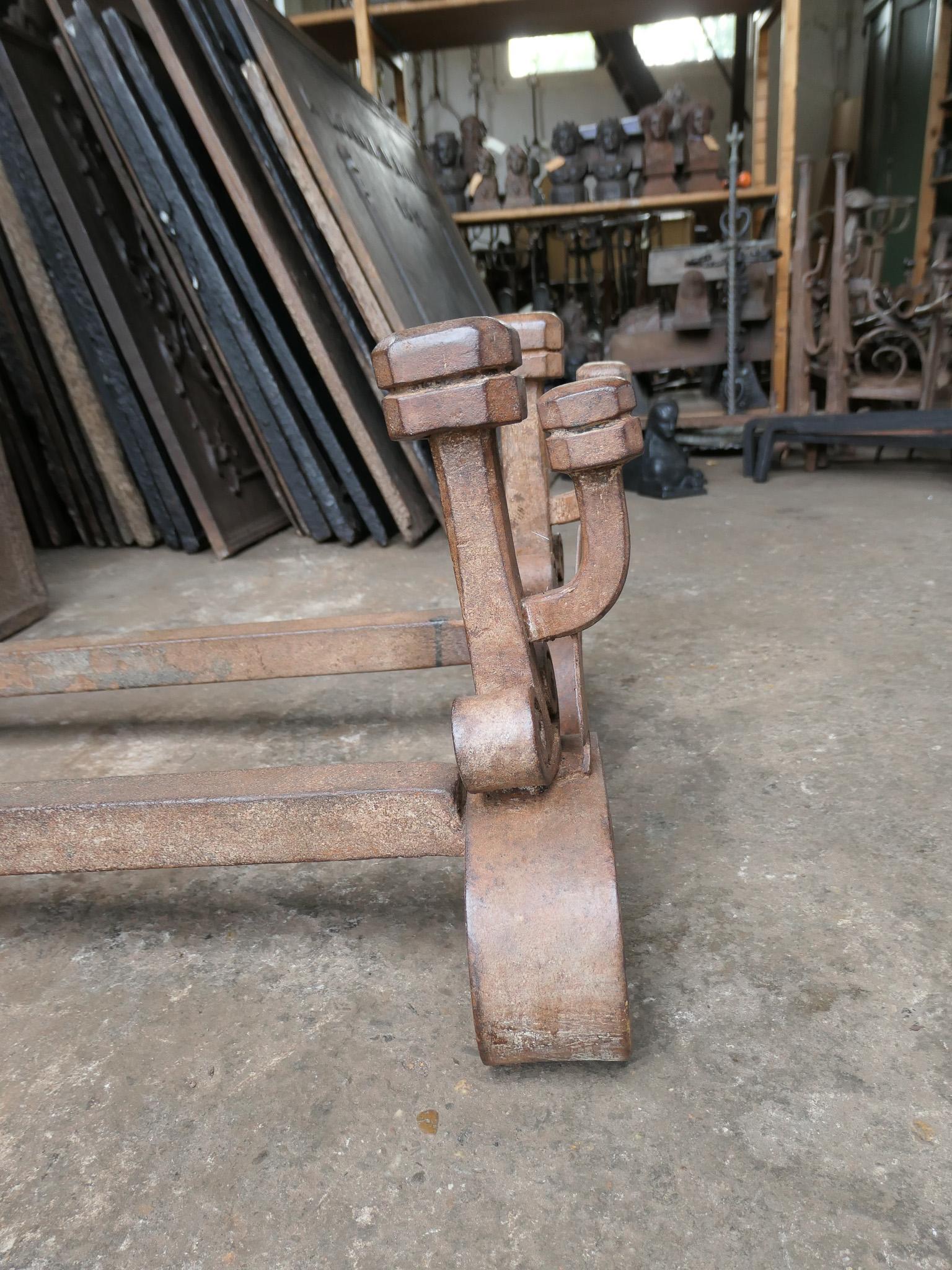 Fers à repasser ou chenets d'époque Louis XV du 18ème siècle en vente 11
