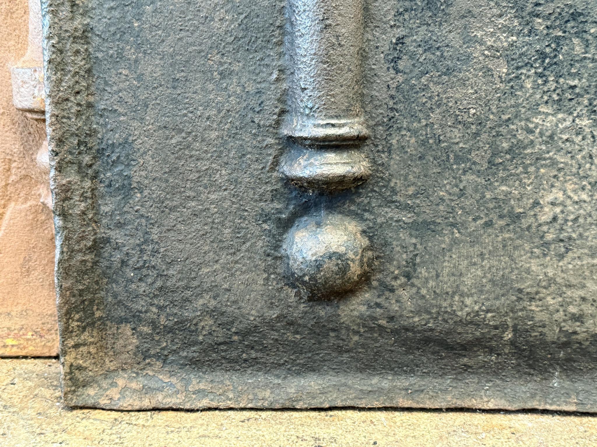 Armi di Francia del 18° secolo, periodo Luigi XV, con rivestimento per il caminetto / backsplash in vendita 3