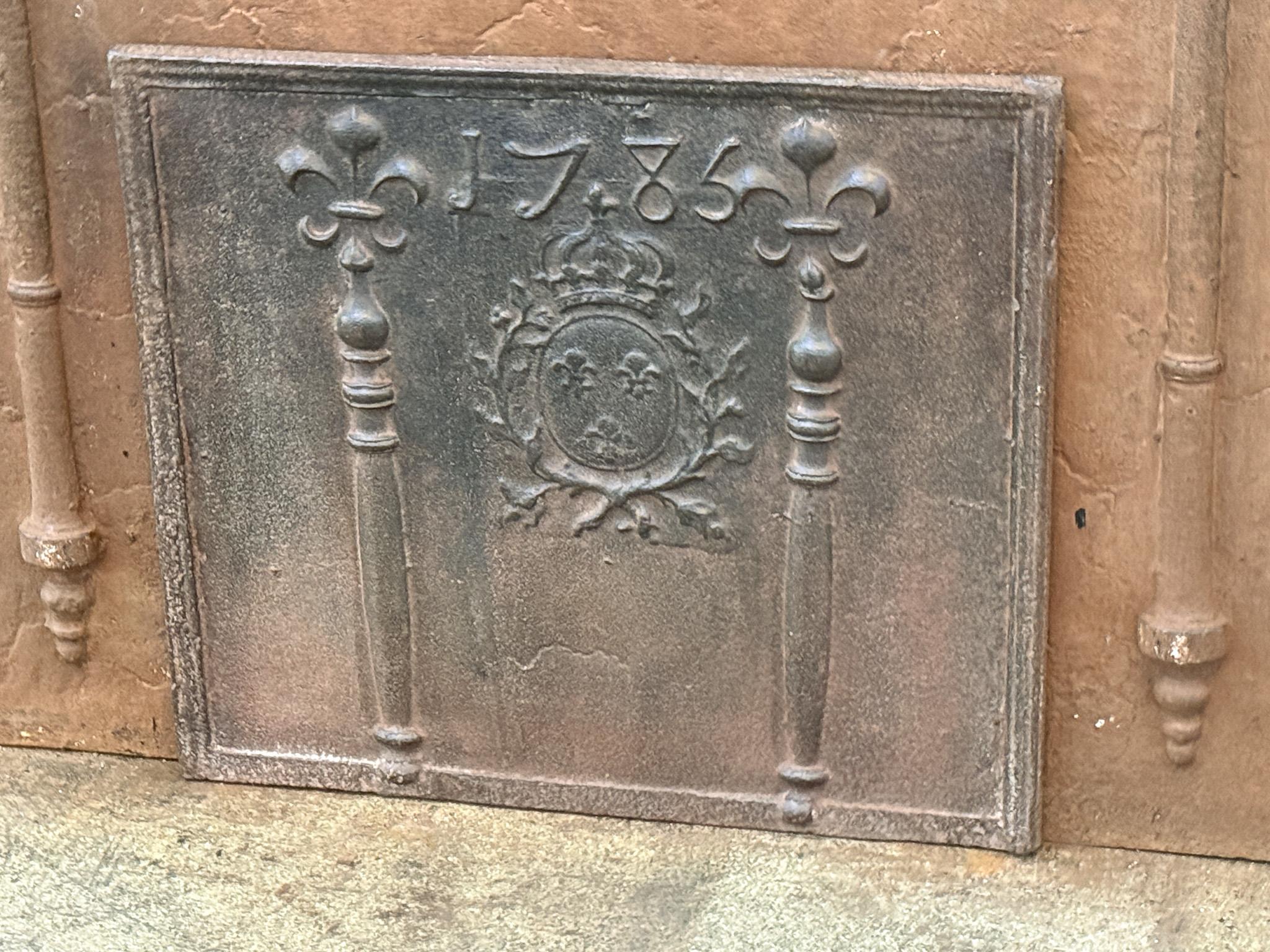 Französische „Arms of France“-Feuerböcke aus der Louis-XV-Periode des 18. Jahrhunderts, Kaminsims / Rückwand im Zustand „Gut“ im Angebot in Soest, NL