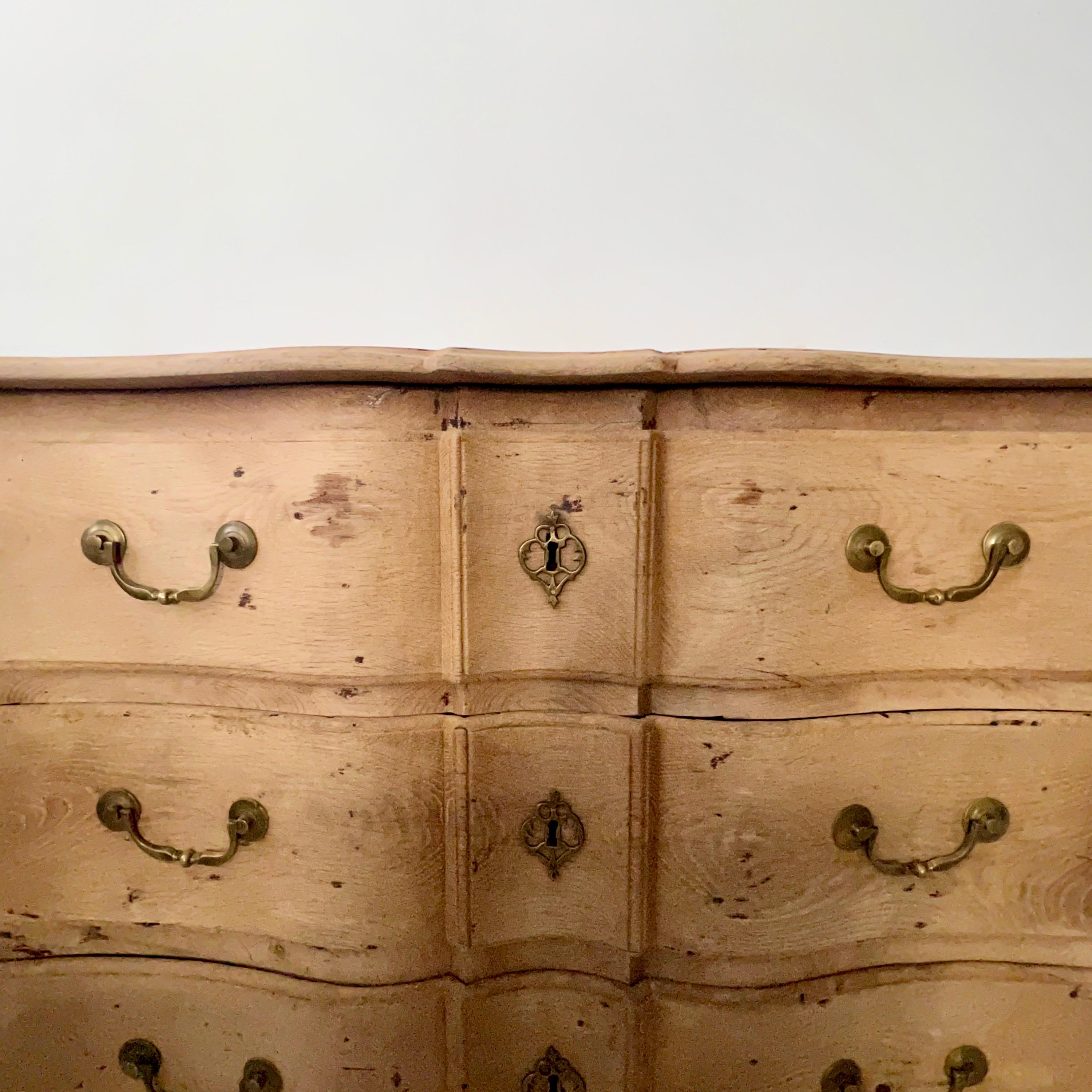 18th Century French Louis XV Period Commode For Sale 4