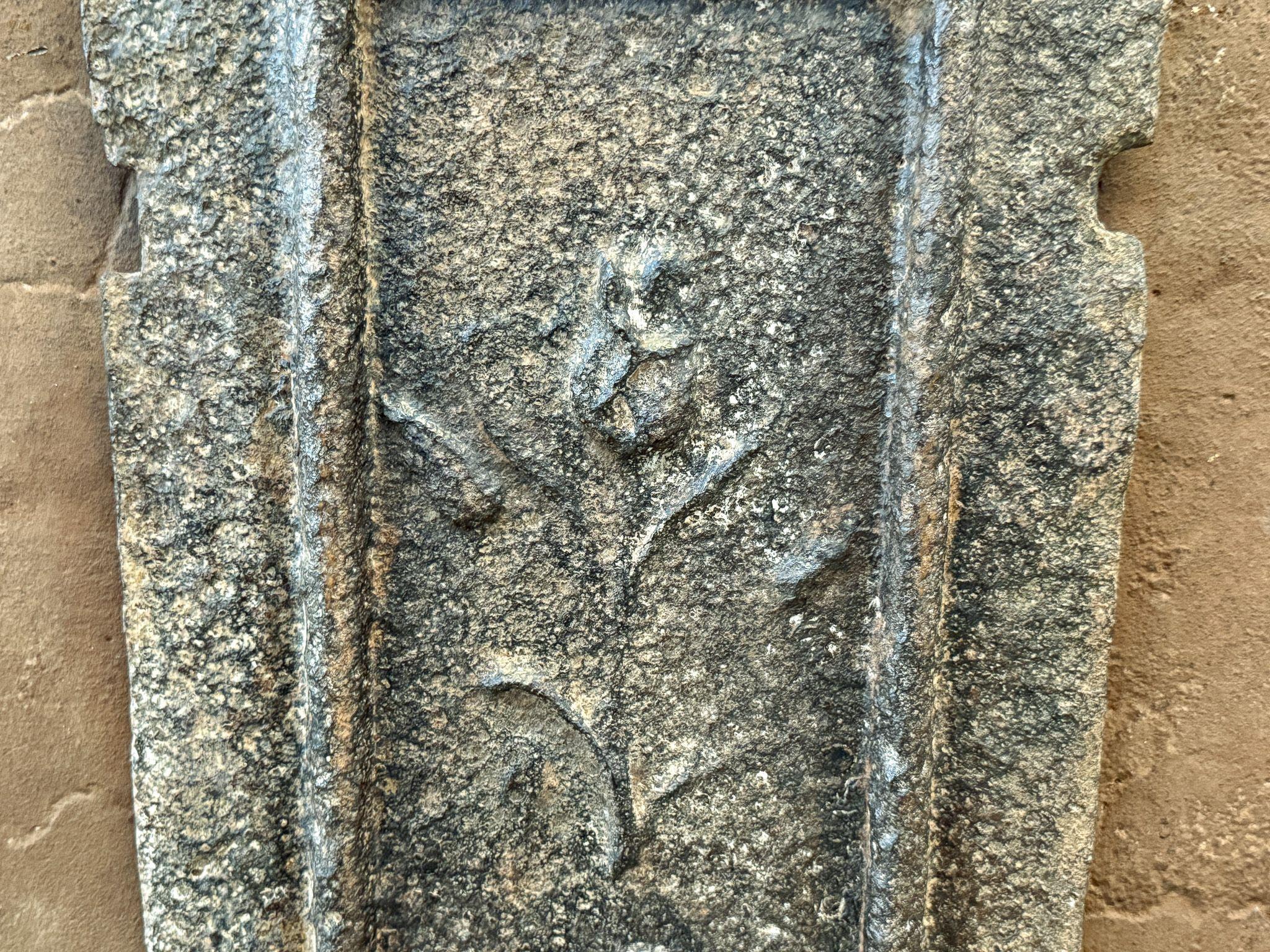 18th Century French Louis XV Period Fireback / Backsplash In Good Condition For Sale In Soest, NL