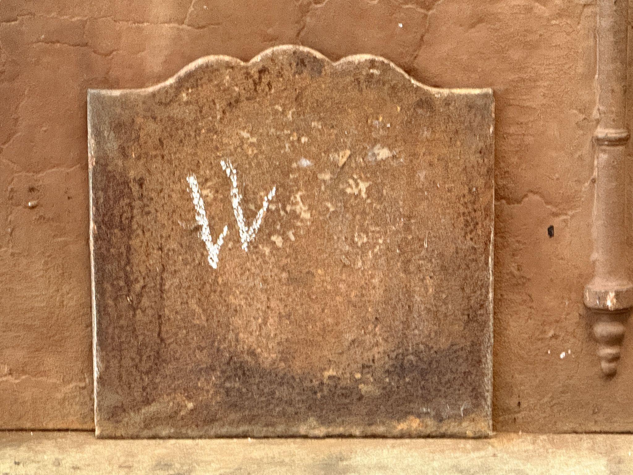 18th Century French Louis XV Period Fireback / Backsplash For Sale 3