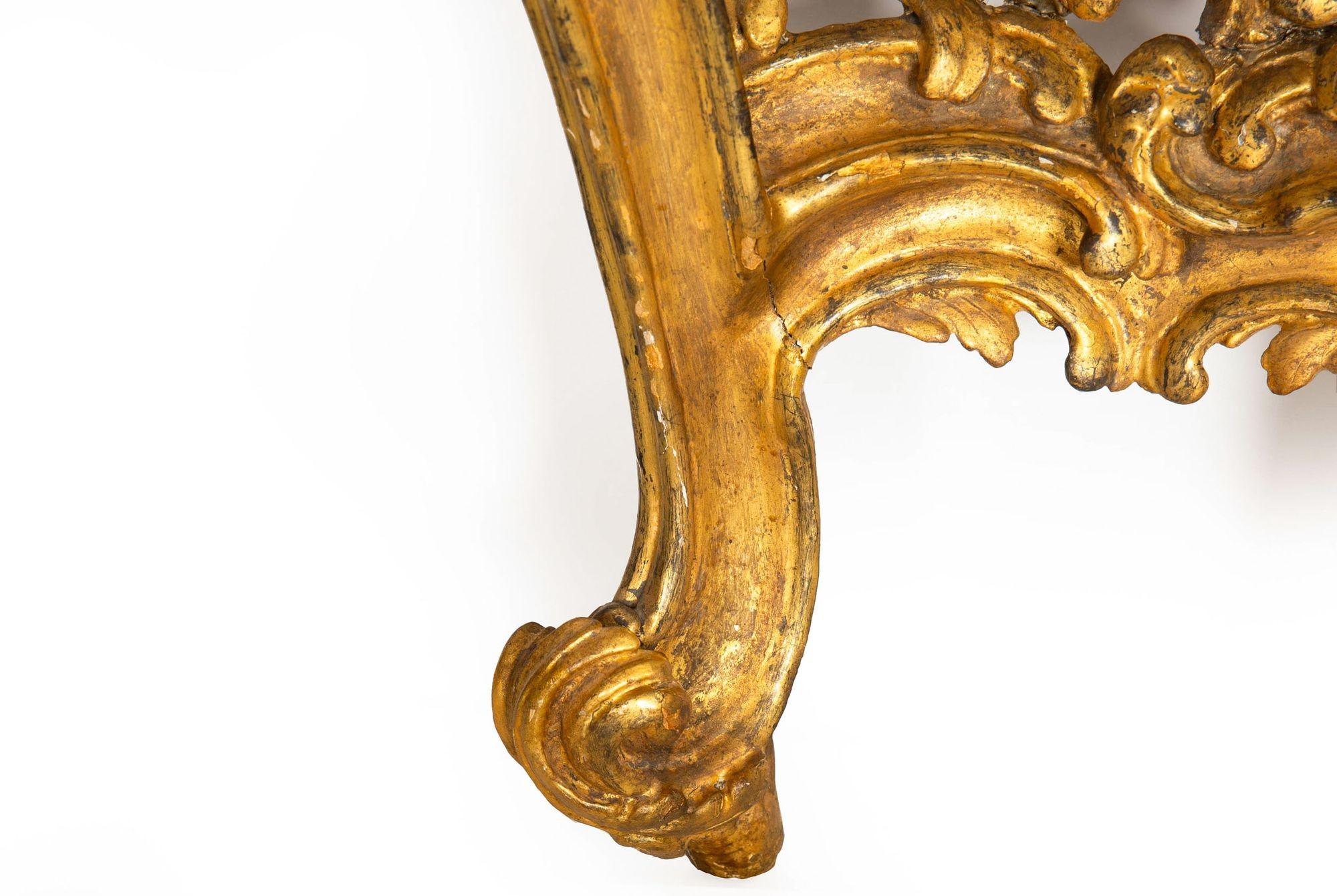 Mesa consola de muelle de mármol de madera dorada de la época Luis XV francesa del siglo XVIII en venta 3