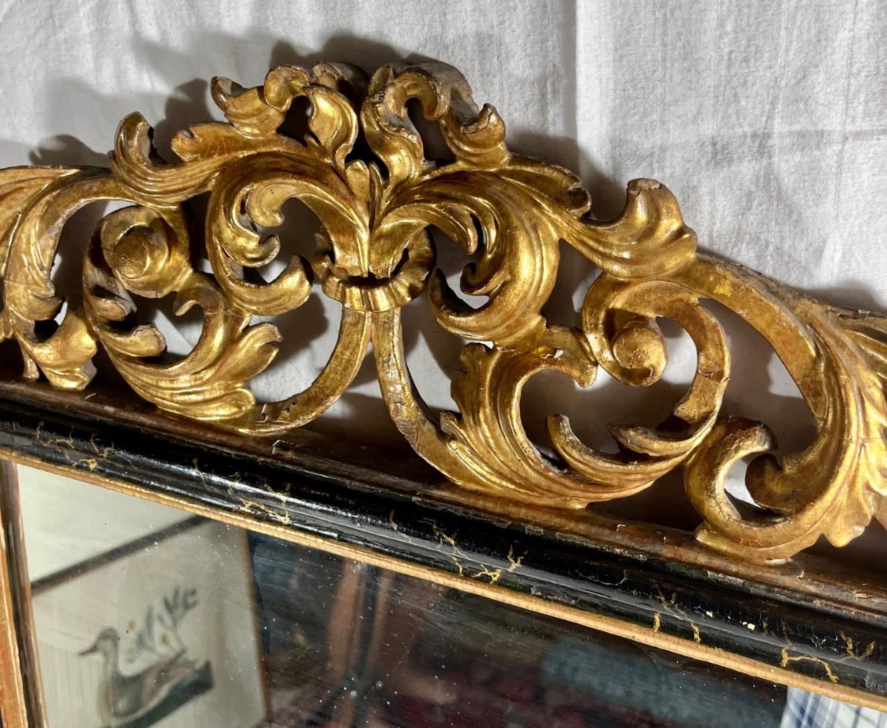 Miroir en bois doré rococo d'époque Louis XV du XVIIIe siècle. en vente 2