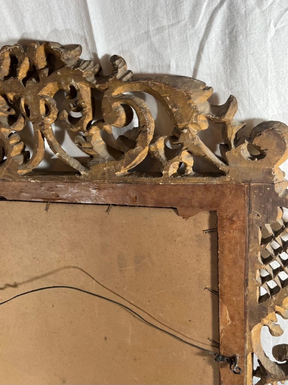 Miroir en bois doré rococo d'époque Louis XV du XVIIIe siècle. en vente 4