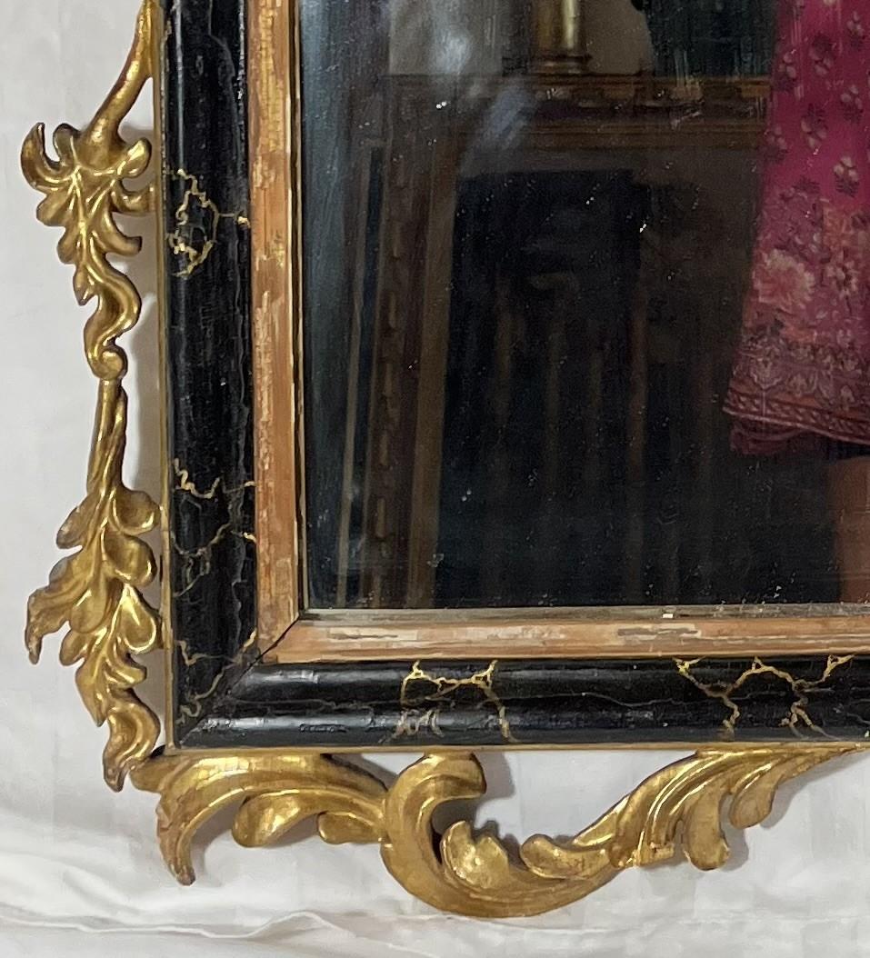 Sculpté à la main Miroir en bois doré rococo d'époque Louis XV du XVIIIe siècle. en vente