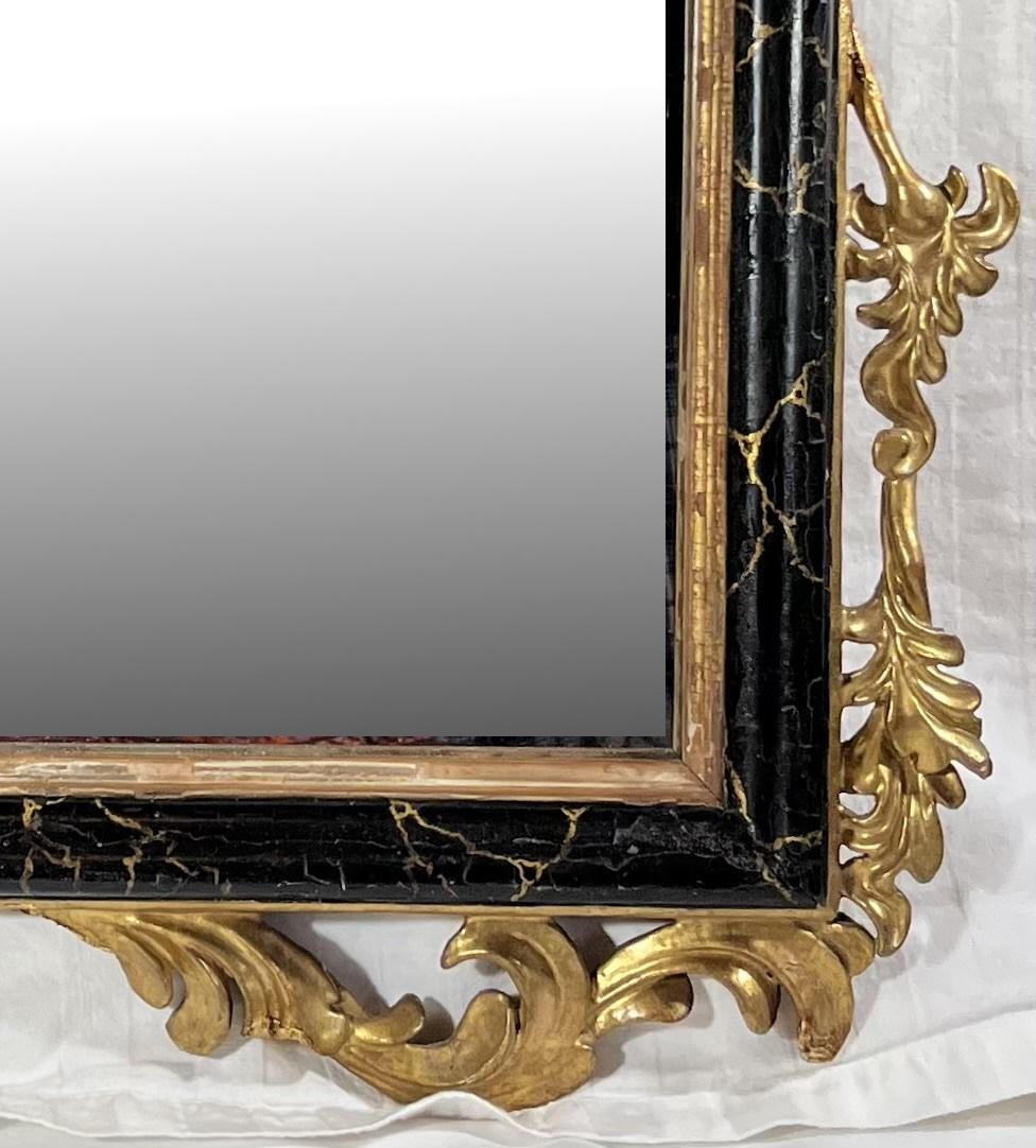 Miroir en bois doré rococo d'époque Louis XV du XVIIIe siècle. Bon état - En vente à Vero Beach, FL
