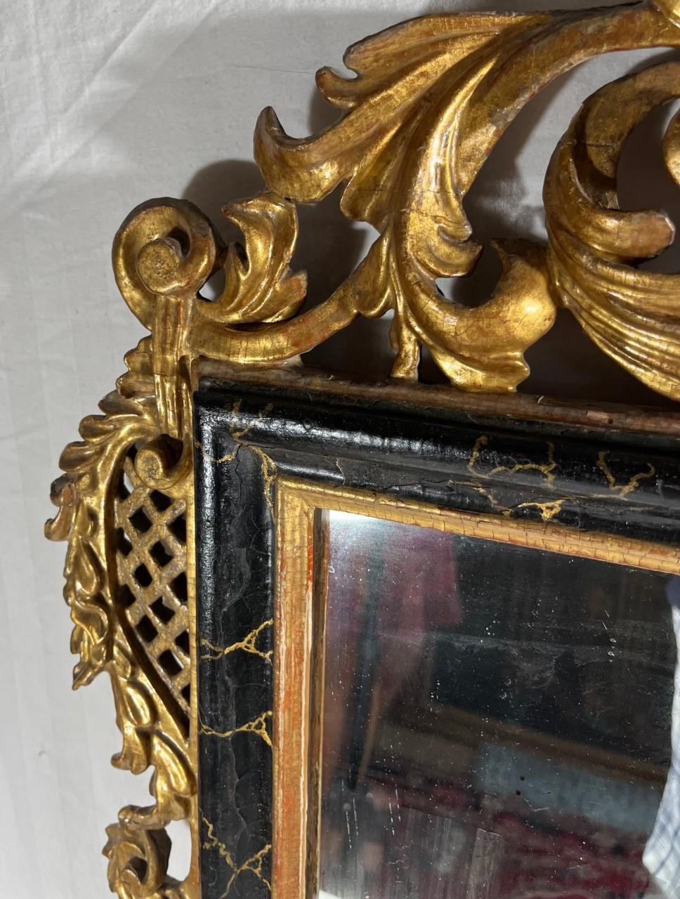 Miroir en bois doré rococo d'époque Louis XV du XVIIIe siècle. en vente 1