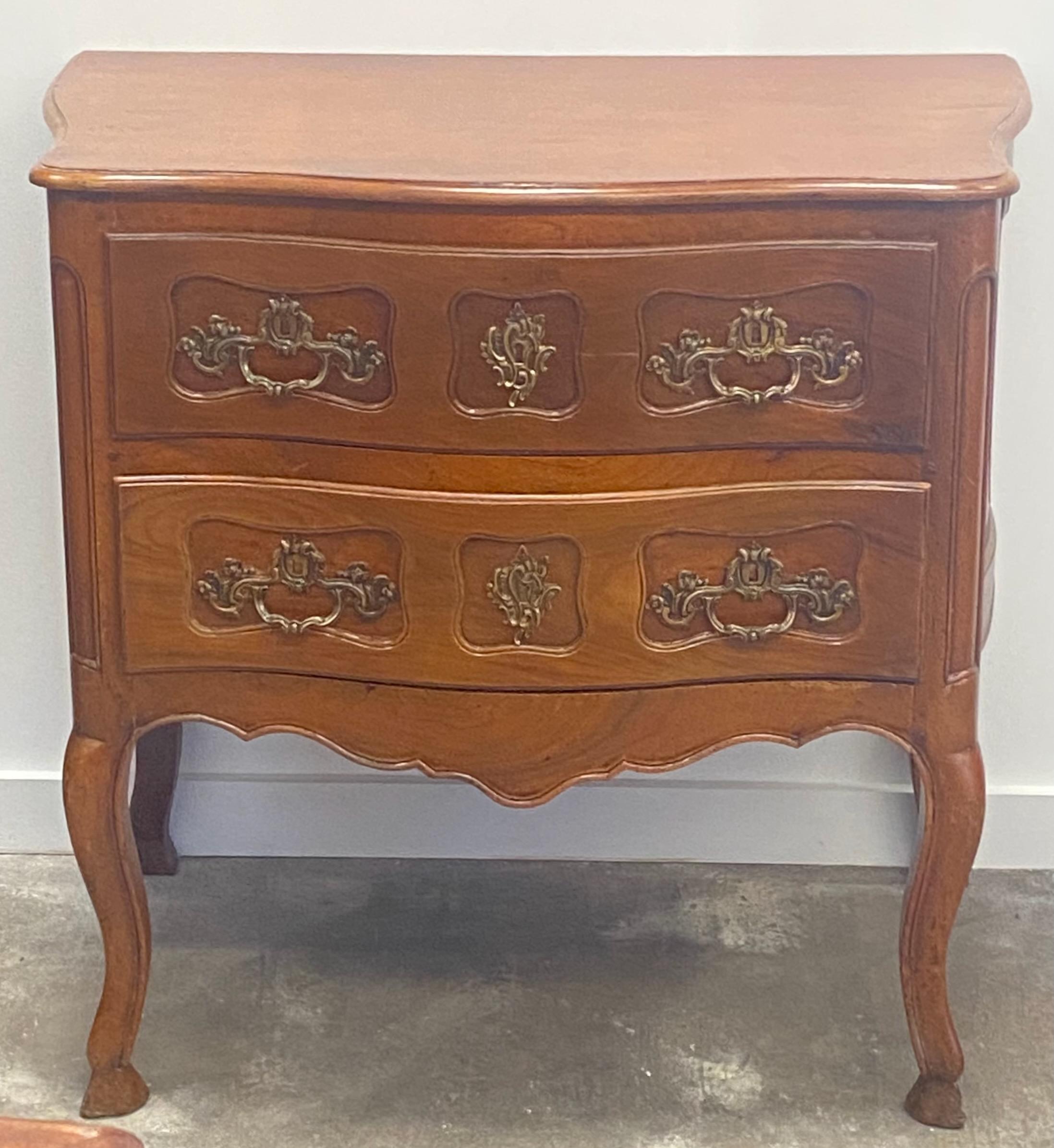 An elegant Louis XV period carved walnut two drawer commode with original brass hardware.
An easy useable size that will work in many settings.
Refinished in the last quarter of the 20th century.
In excellent condition.
France, mid to late
