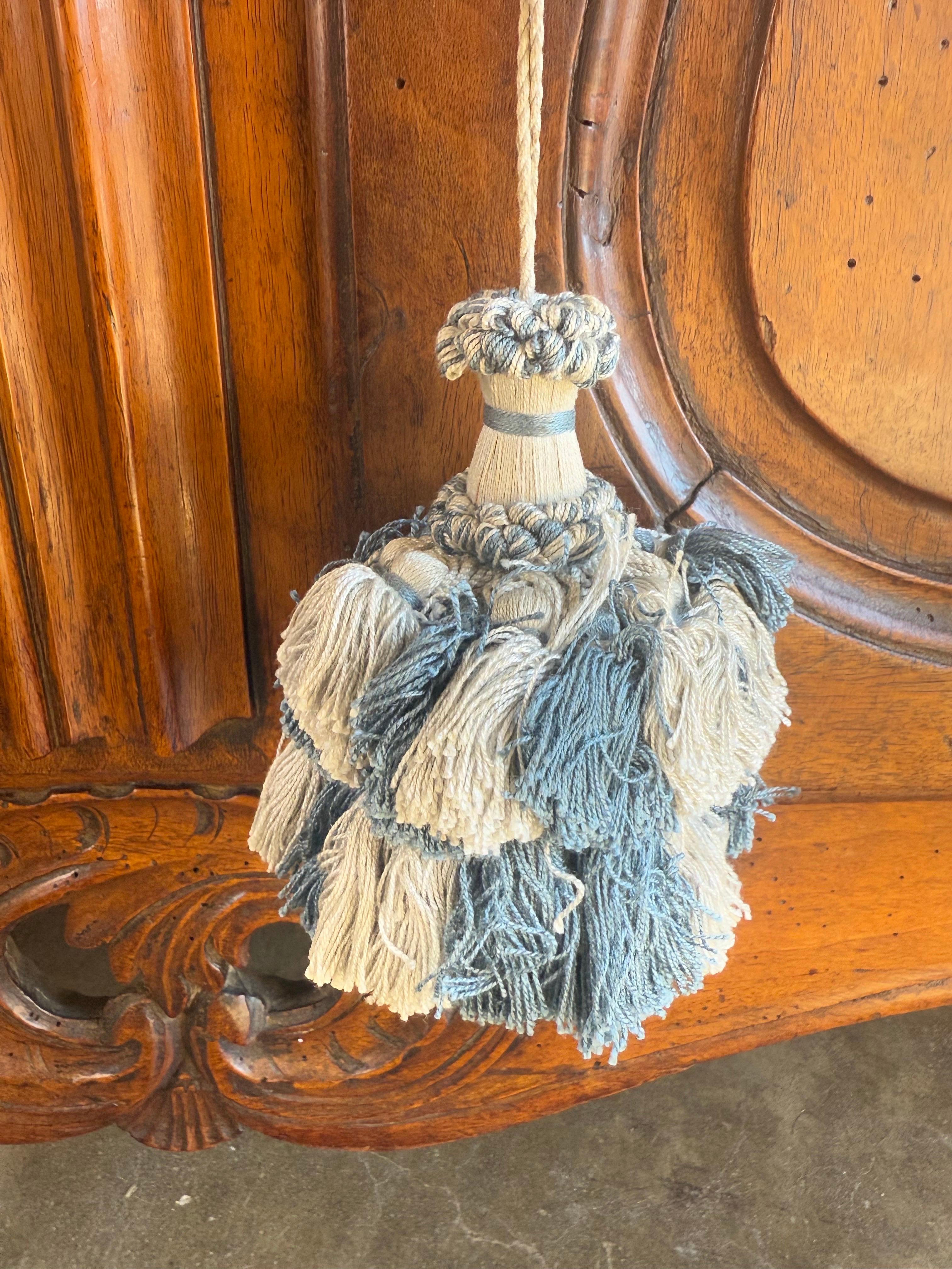 Französisches Louis-XV-Provinzial-Buffet aus massivem Nussbaumholz aus dem 18. im Angebot 12