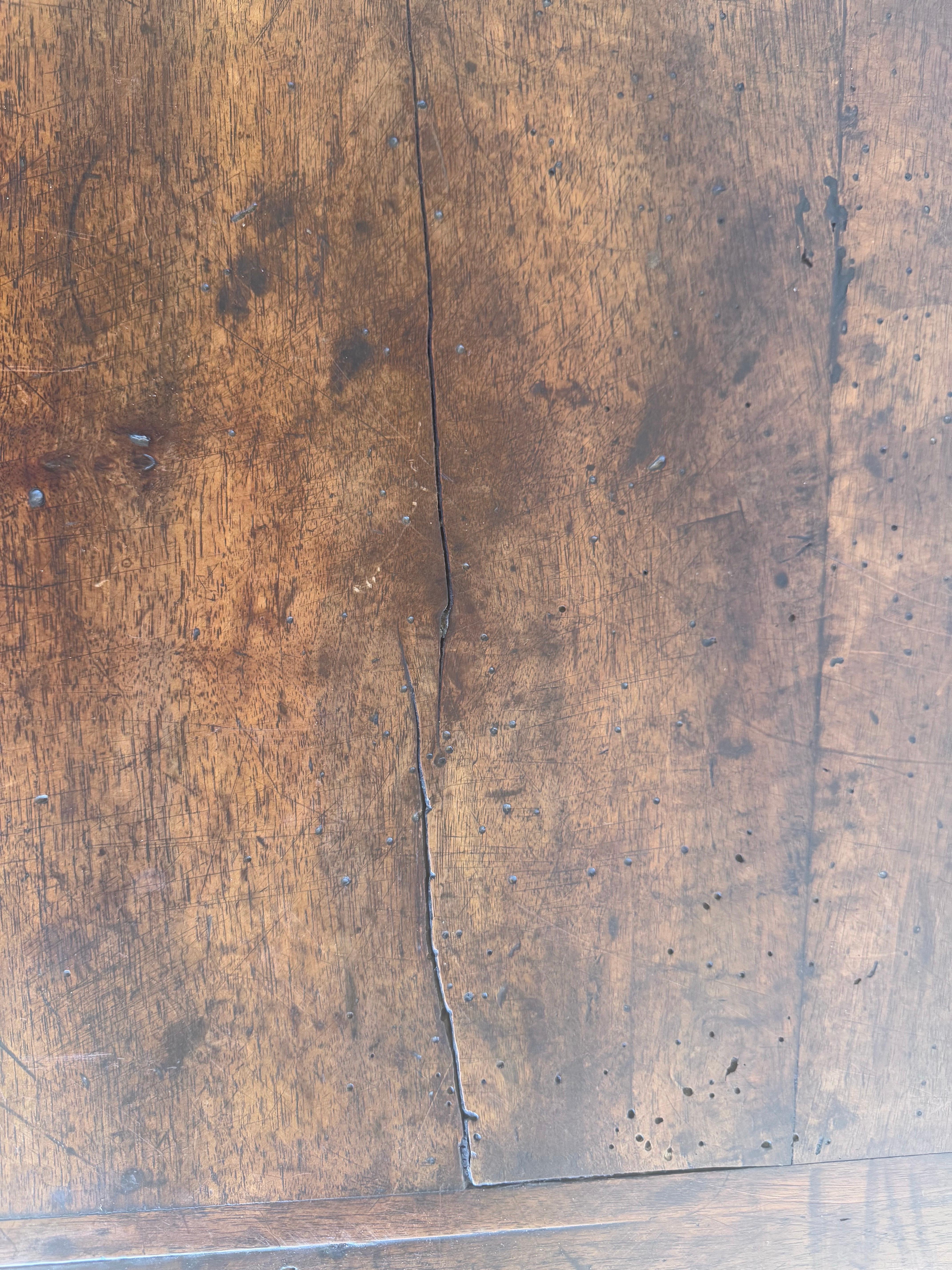 Französisches Louis-XV-Provinzial-Buffet aus massivem Nussbaumholz aus dem 18. im Angebot 14