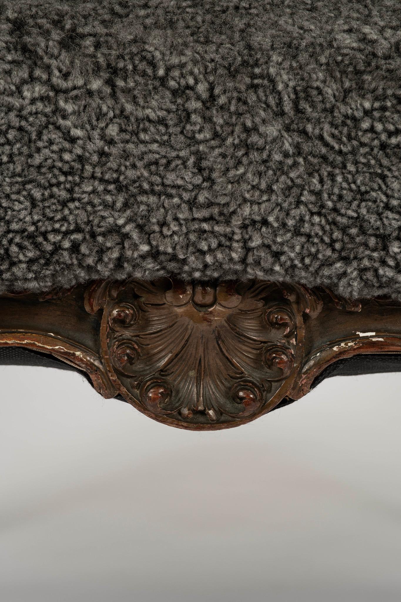 18th Century French Louis XV Sheepskin Bergère For Sale 6