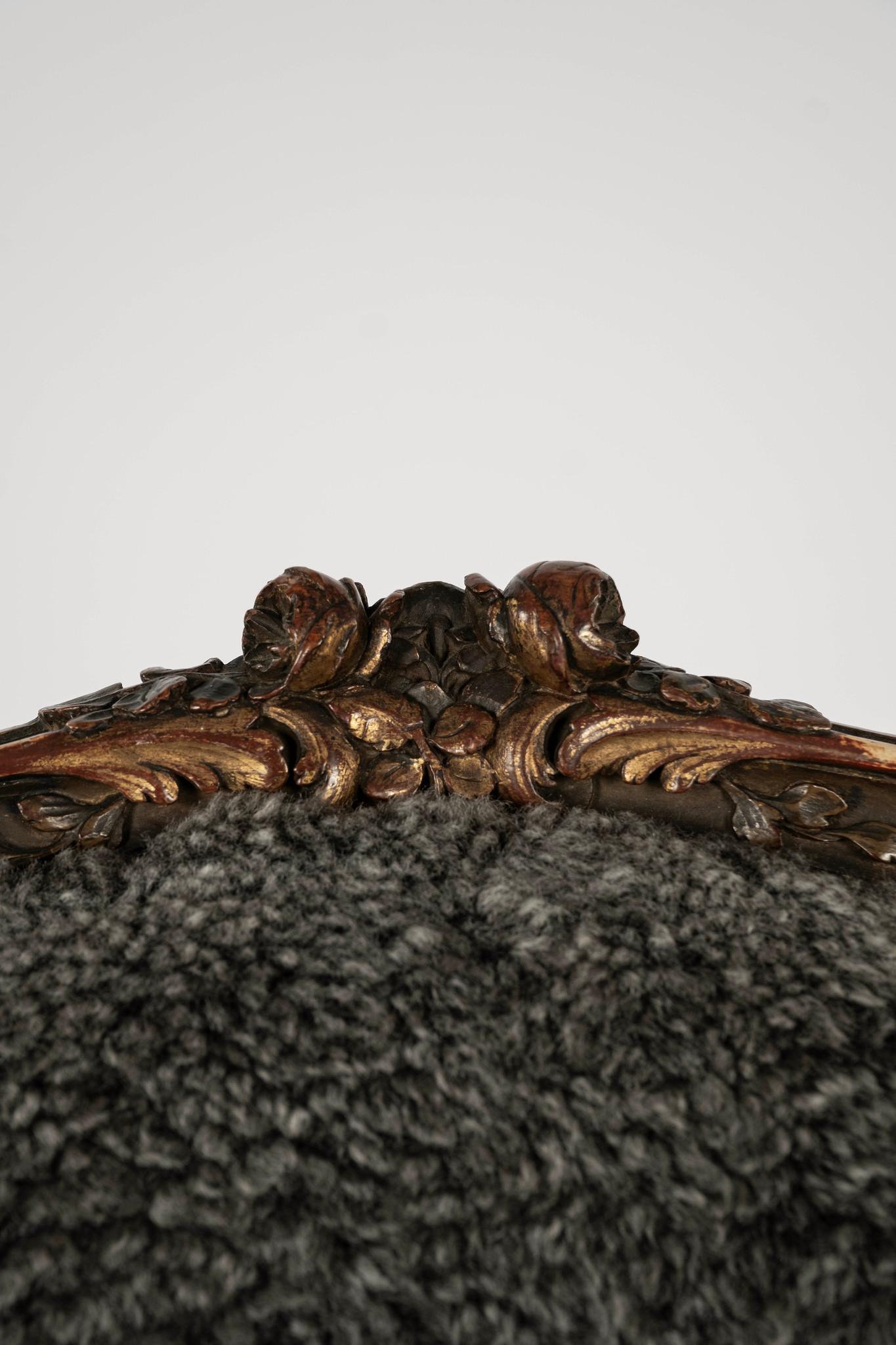 18th Century French Louis XV Sheepskin Bergère For Sale 7