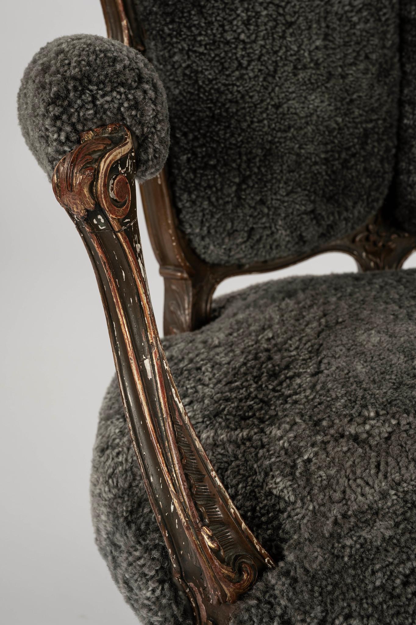 18th Century French Louis XV Sheepskin Bergère For Sale 9