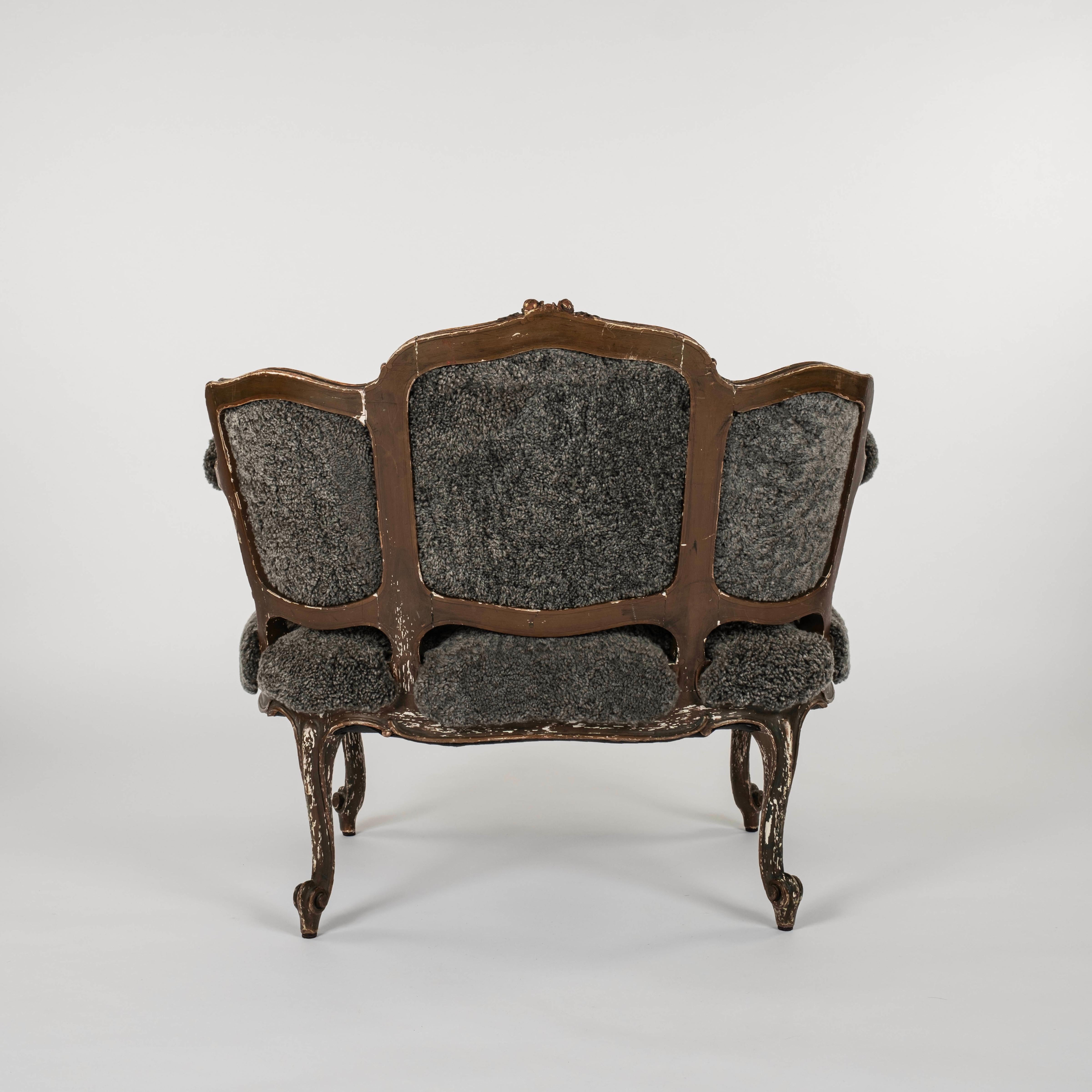 18th Century French Louis XV Sheepskin Bergère For Sale 1