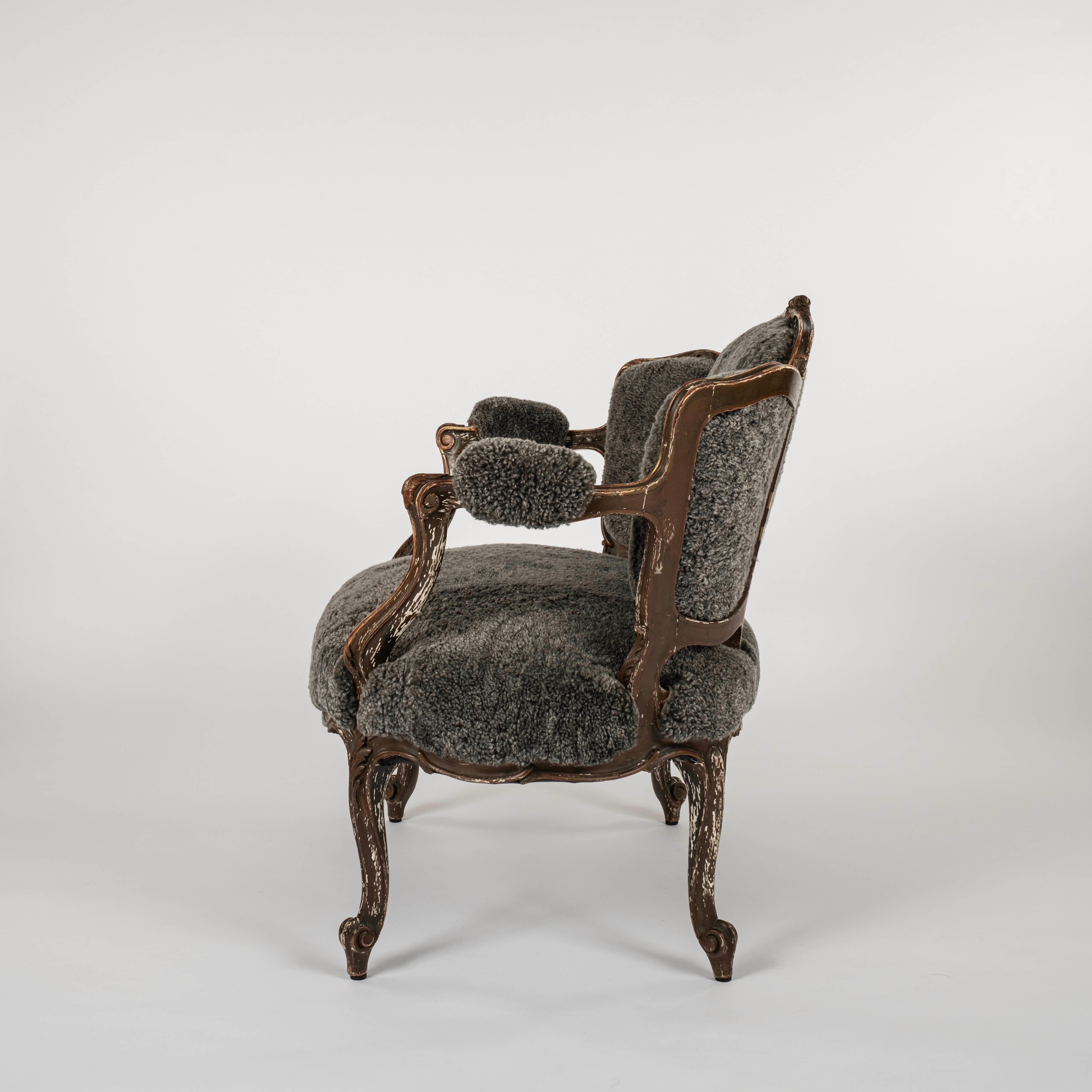 18th Century French Louis XV Sheepskin Bergère For Sale 2