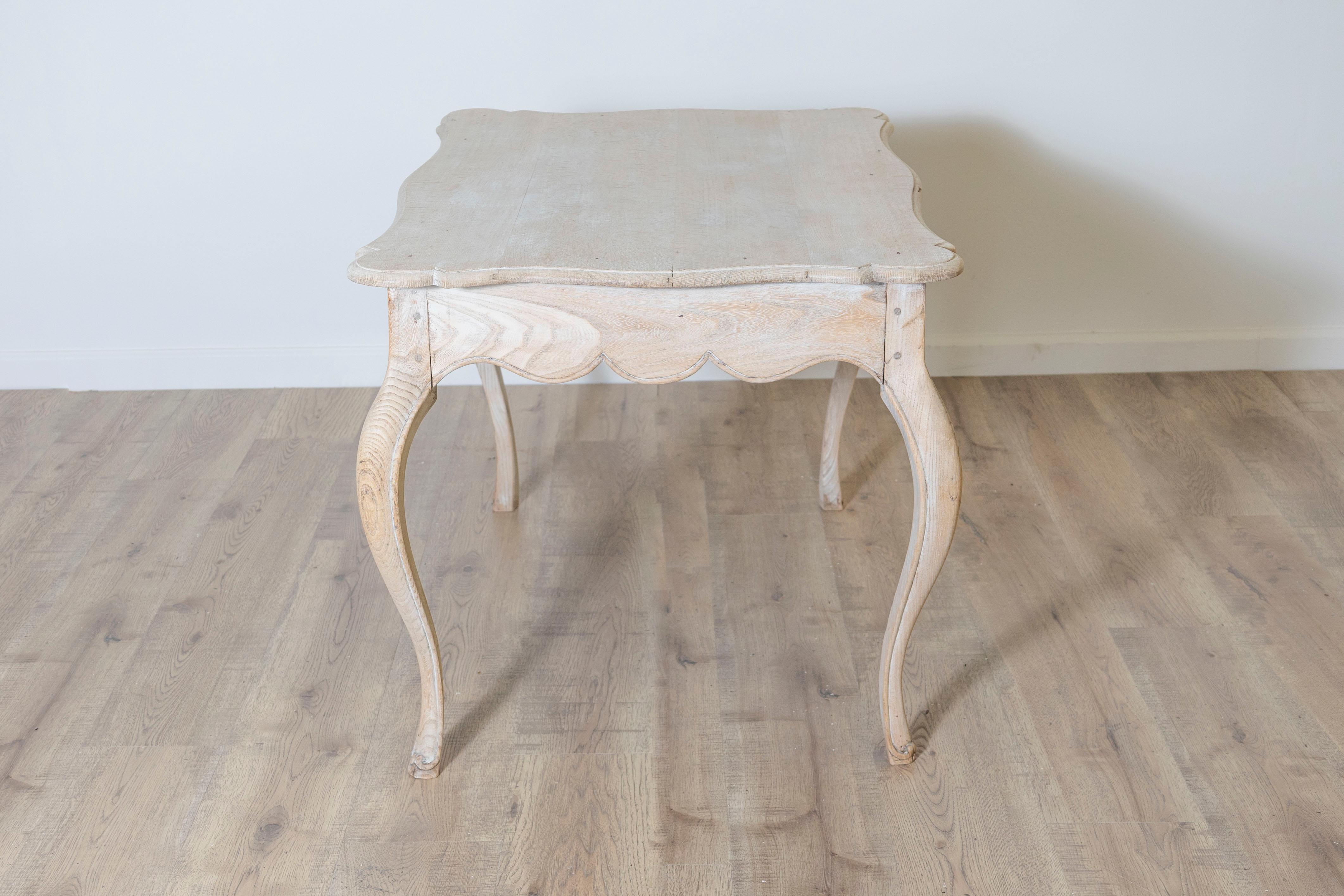 Table d'appoint Louis XV du XVIIIe siècle Bon état - En vente à Atlanta, GA