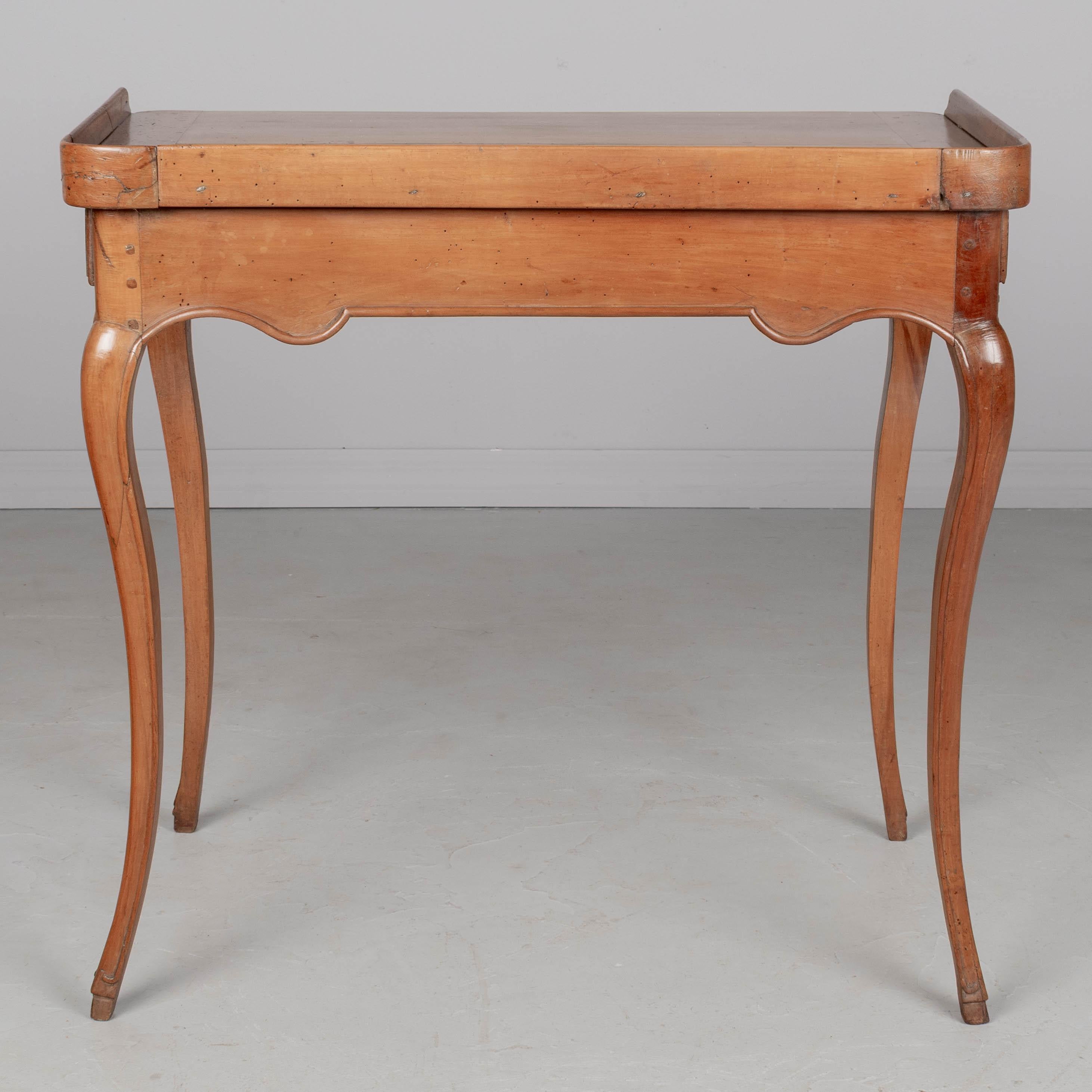 Table d'appoint ou écritoire Louis XV du XVIIIe siècle Bon état - En vente à Winter Park, FL