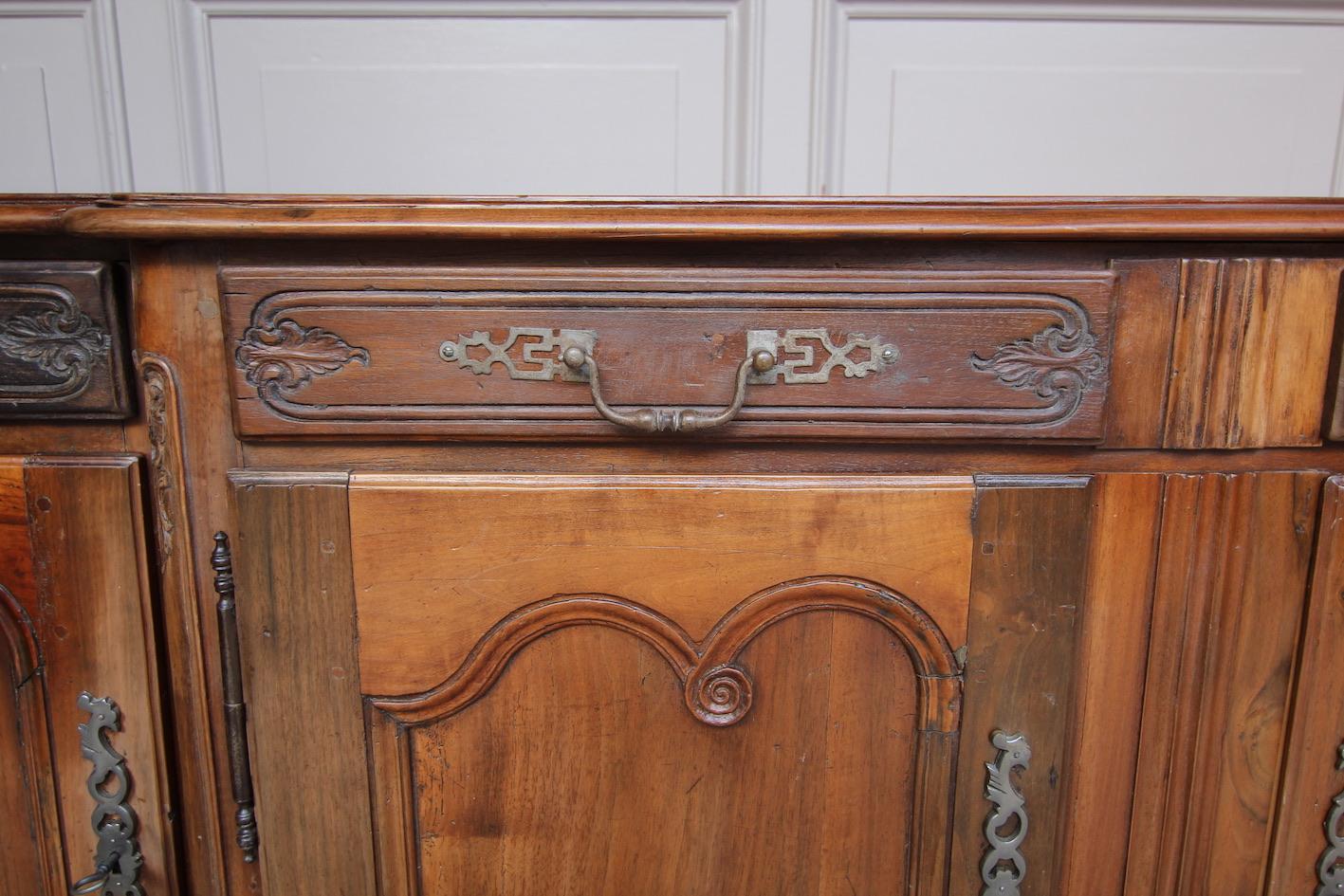 18th Century French Louis XV Sideboard or Buffet Made of Walnut For Sale 6