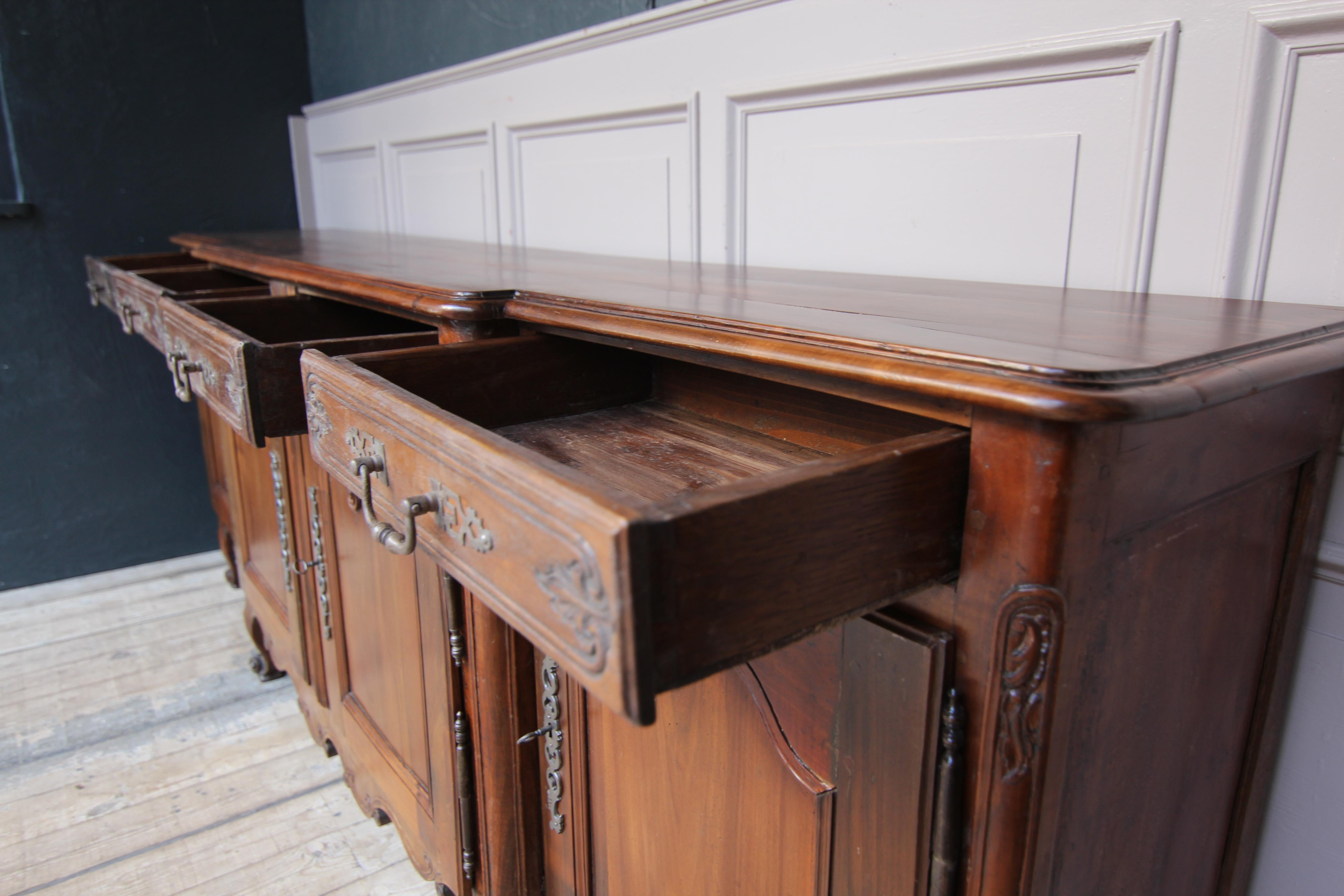 18th Century French Louis XV Sideboard or Buffet Made of Walnut For Sale 11