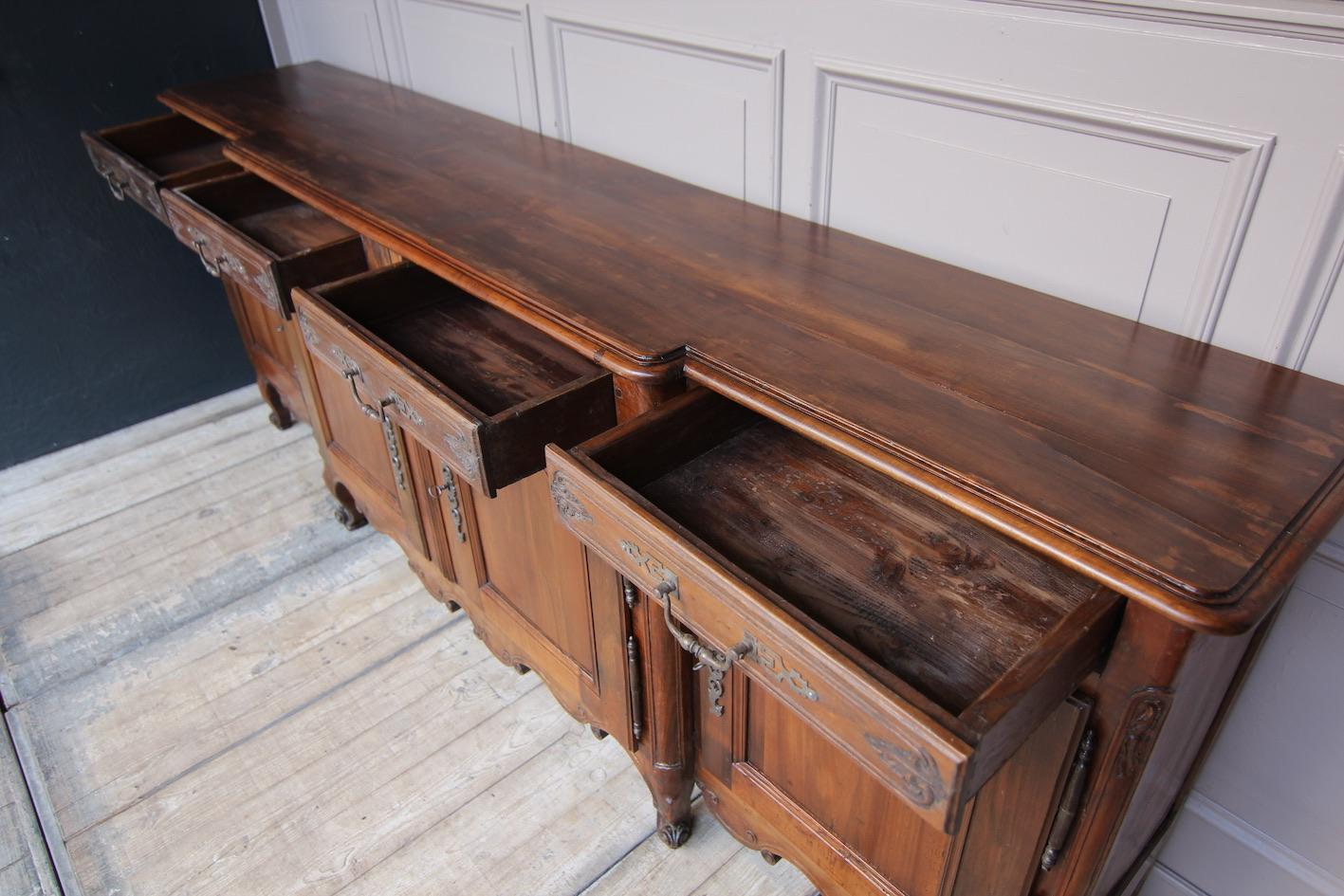 18th Century French Louis XV Sideboard or Buffet Made of Walnut For Sale 12