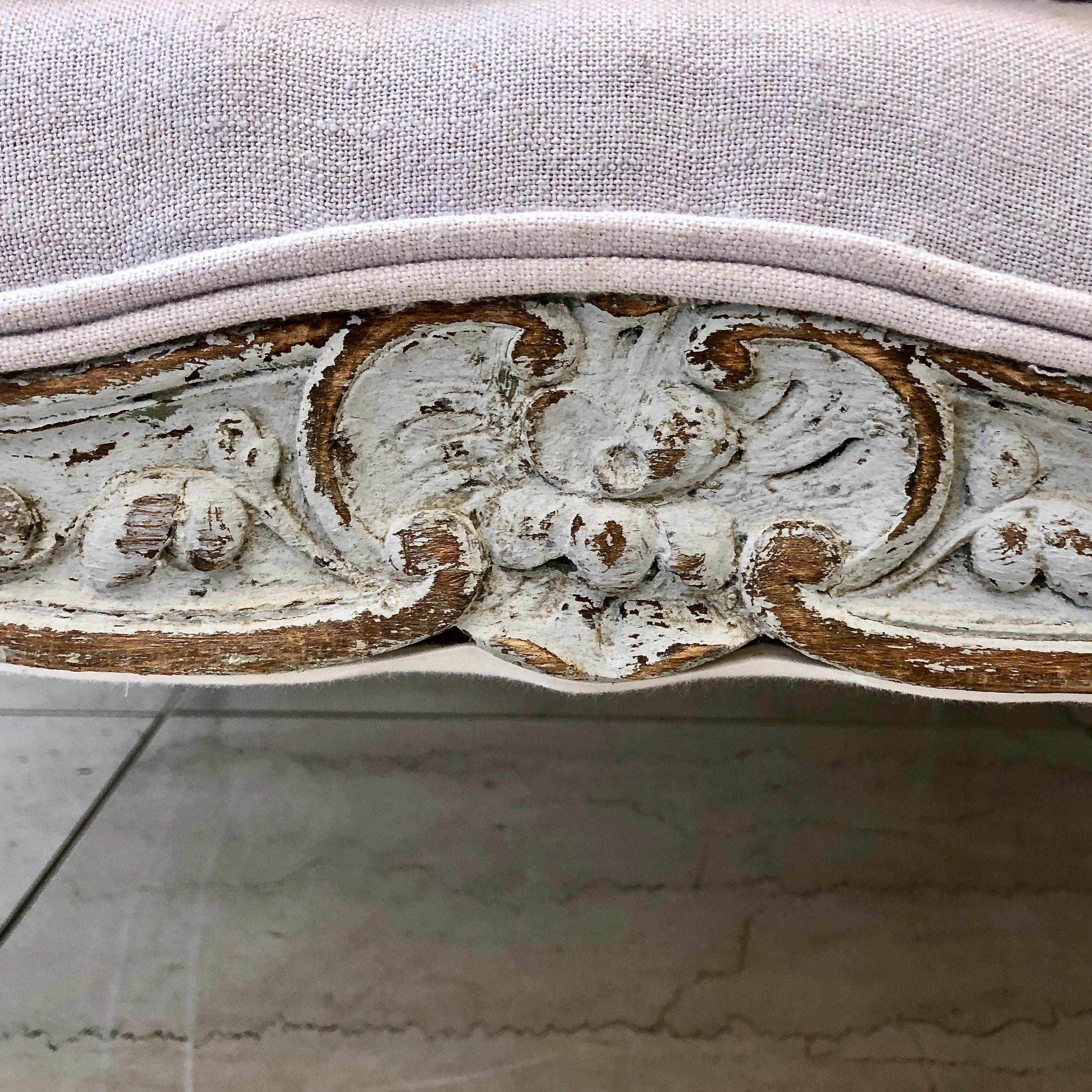 Hand-Carved 18th Century French Louis XV Style Daybed or Settee