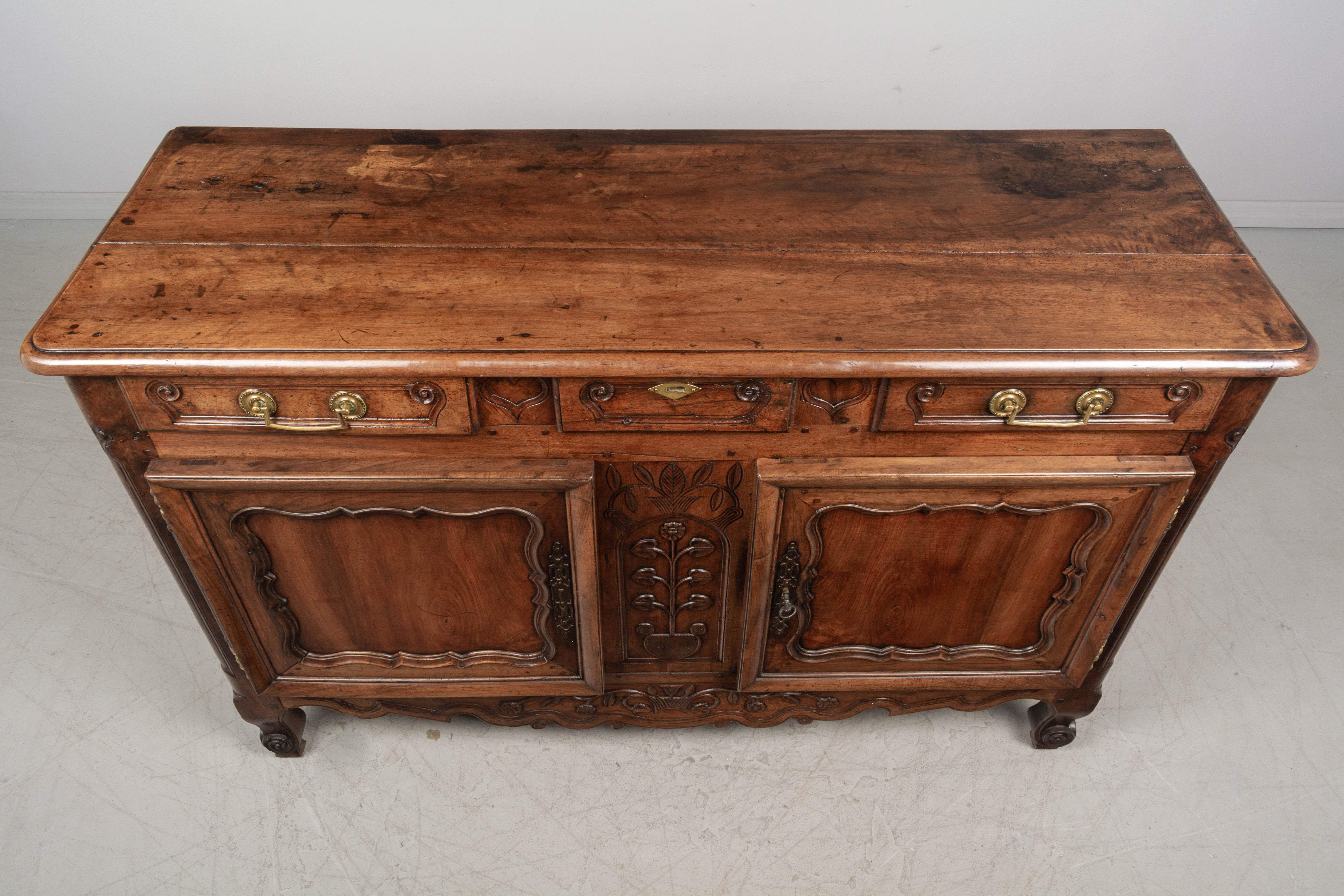 18th Century French Louis XV Style Provencal Buffet For Sale 1