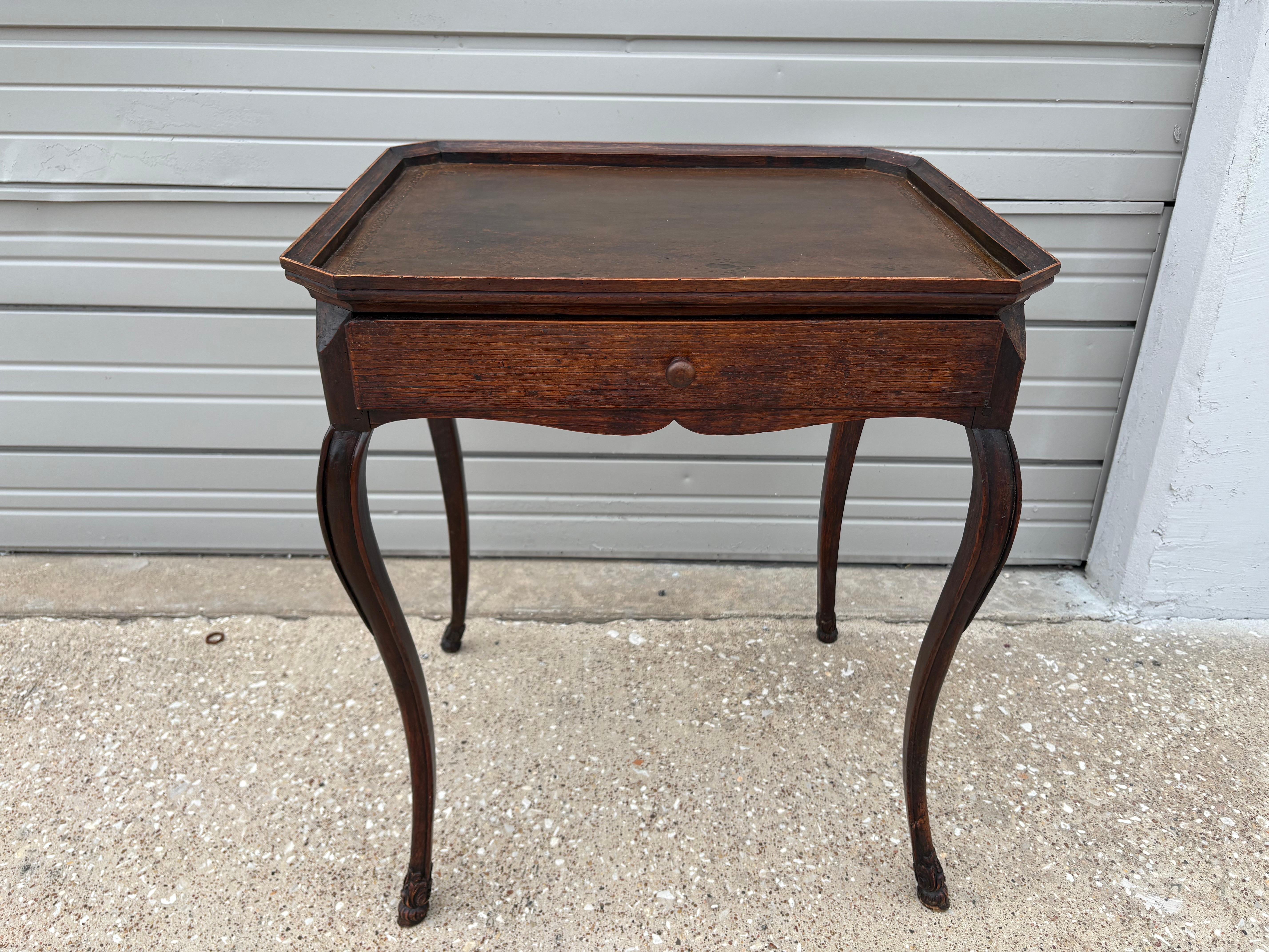 Französischer Louis XV-Tisch aus dem 18. im Zustand „Gut“ im Angebot in Houston, TX