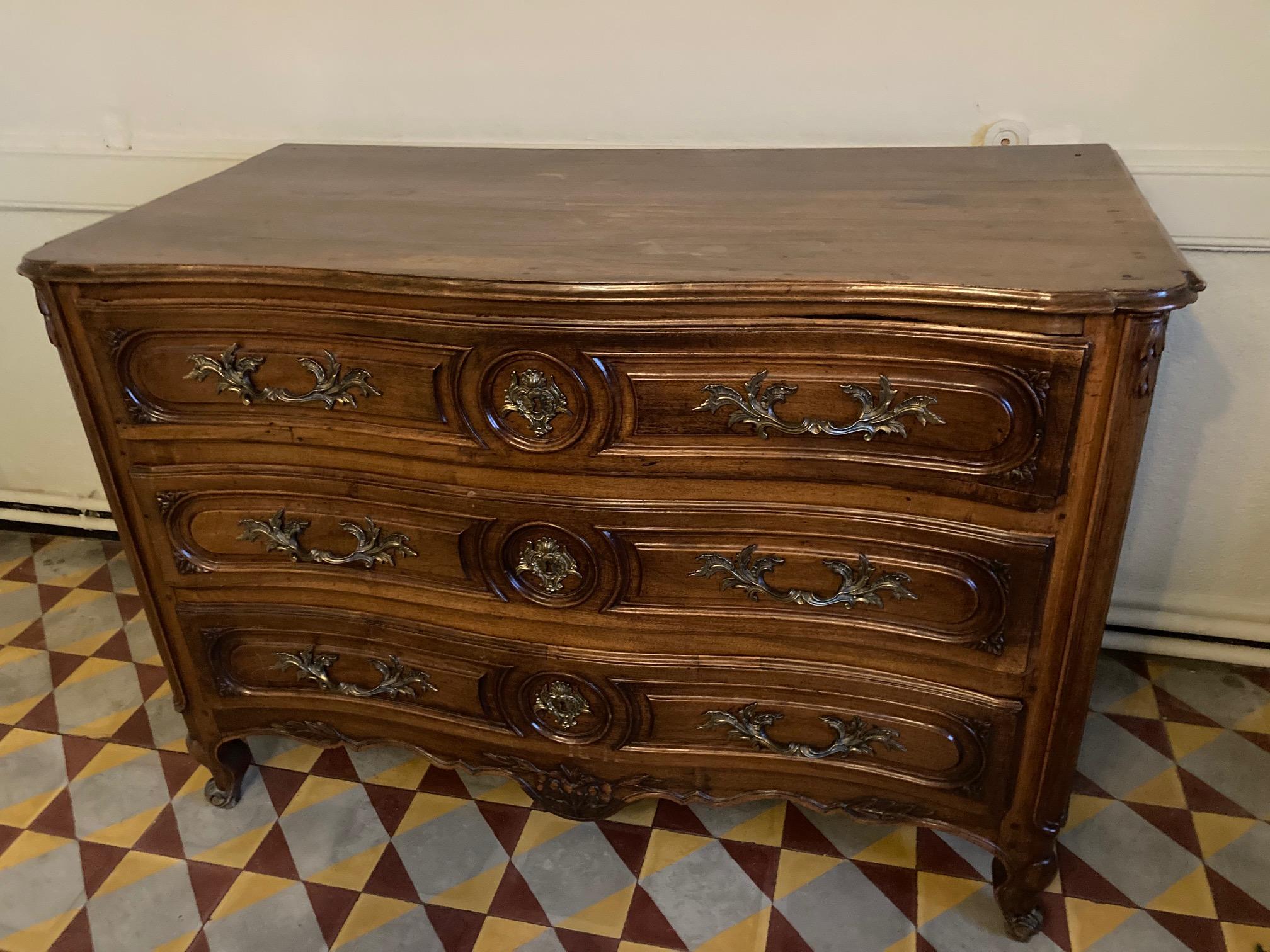 Beautiful 18th century French Louis walnut commode. 
Bronze handles and fittings. 
Three large drawers. 
Some drawer's corner are damage. Wear consistent with age and use. 
But good general condition for a commode of this age. 
Nice quality.