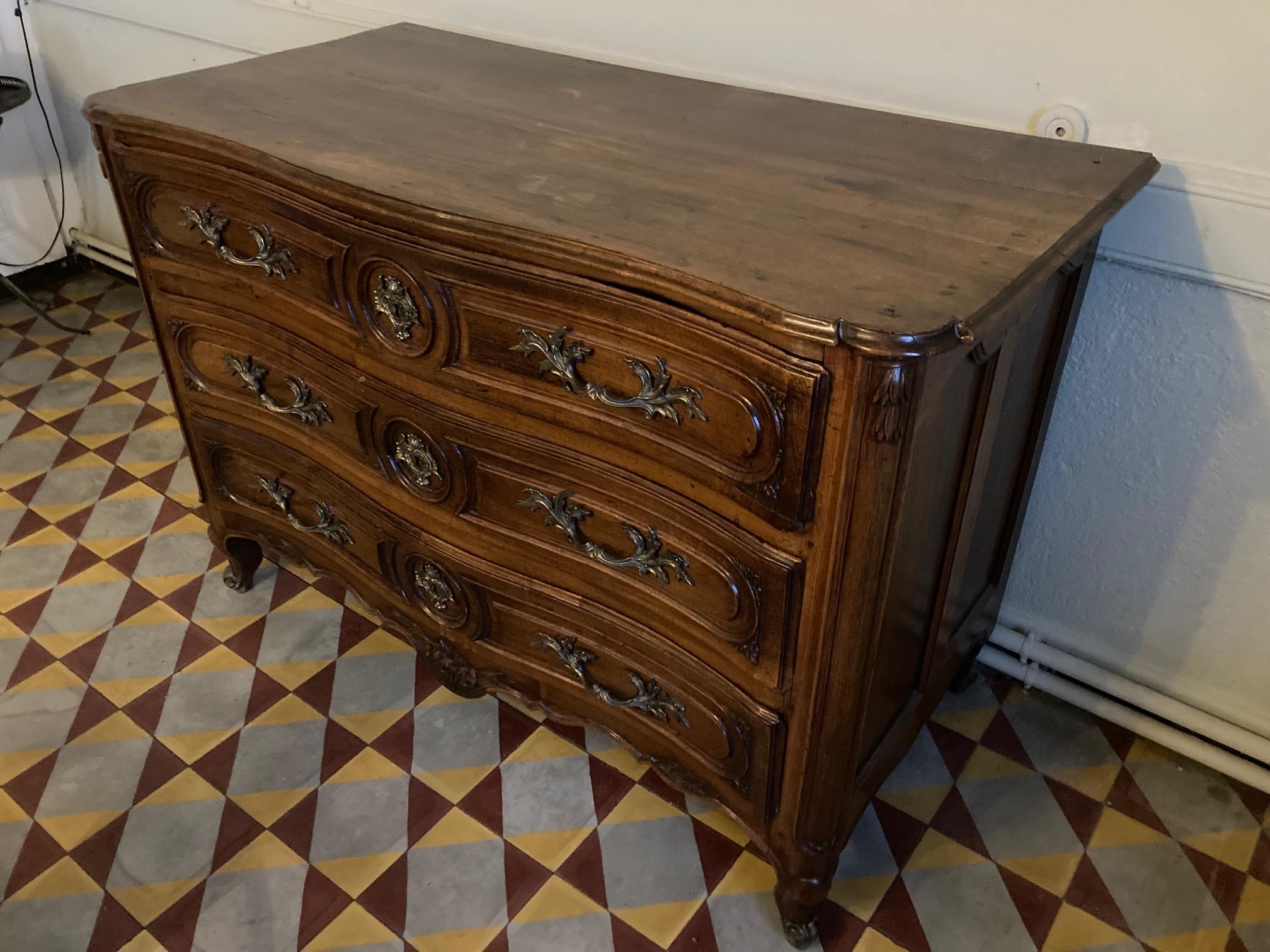 18th Century French Louis XV Walnut and Bronze Commode In Fair Condition In LEGNY, FR