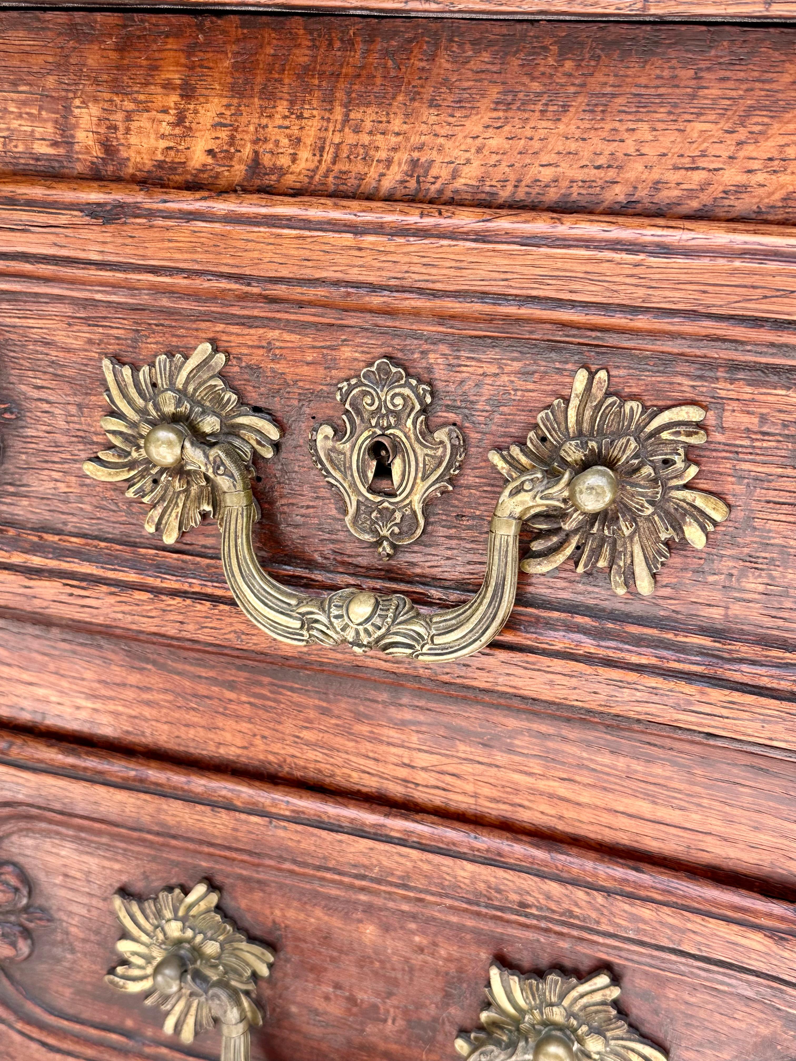 18th Century French Louis XV Walnut and Oak Chest of Drawers For Sale 6