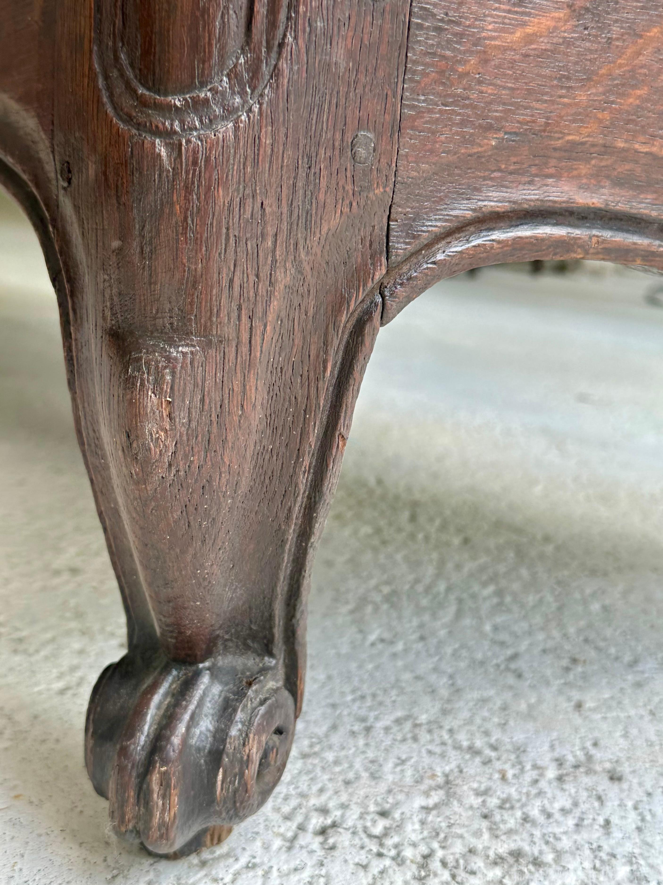 18th Century French Louis XV Walnut and Oak Chest of Drawers For Sale 7