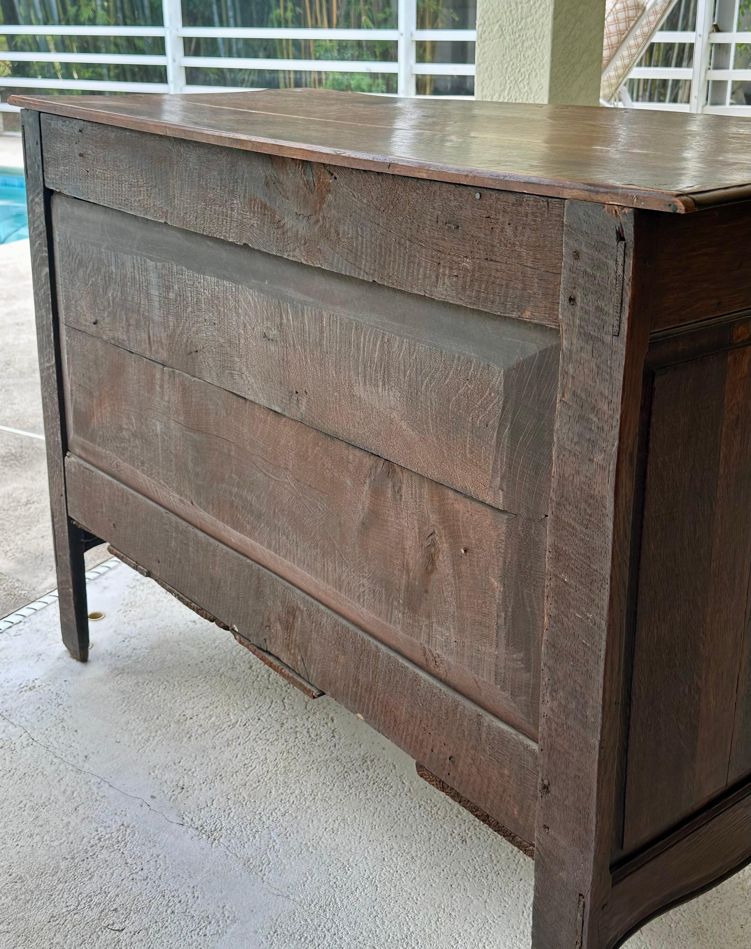 18th Century French Louis XV Walnut and Oak Chest of Drawers For Sale 8