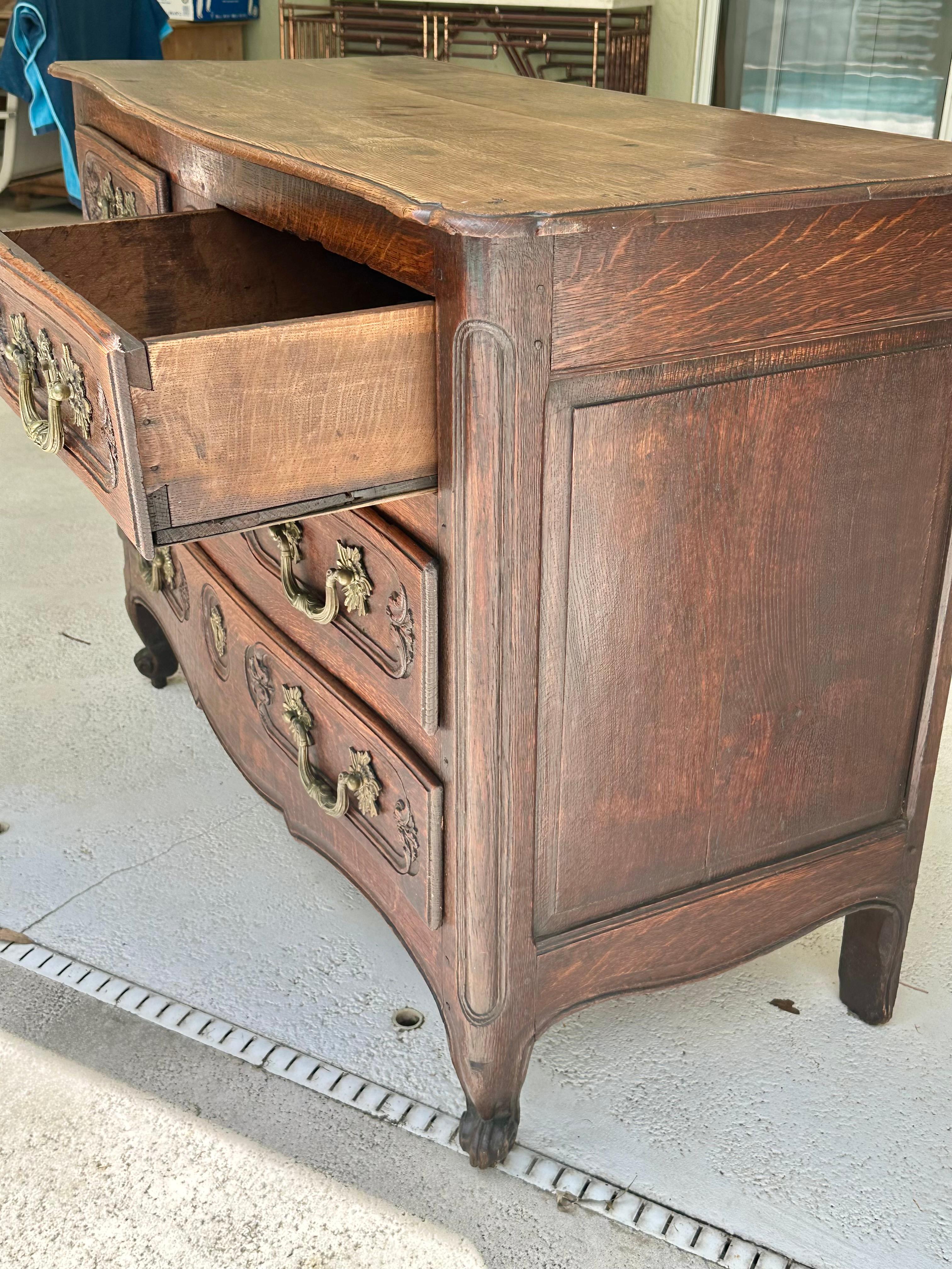 18th Century French Louis XV Walnut and Oak Chest of Drawers For Sale 1