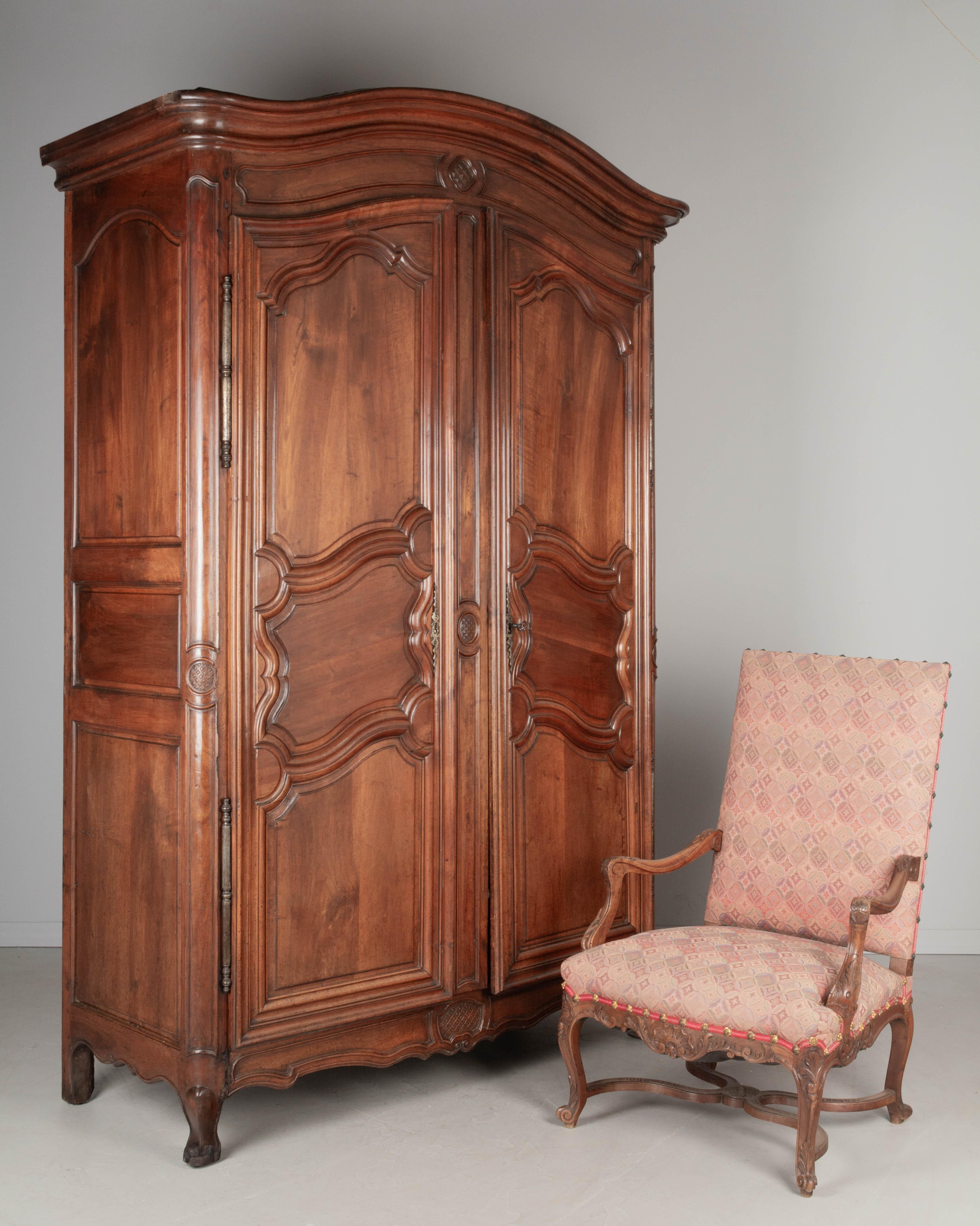 18th Century French Louis XV Walnut Armoire In Good Condition For Sale In Winter Park, FL