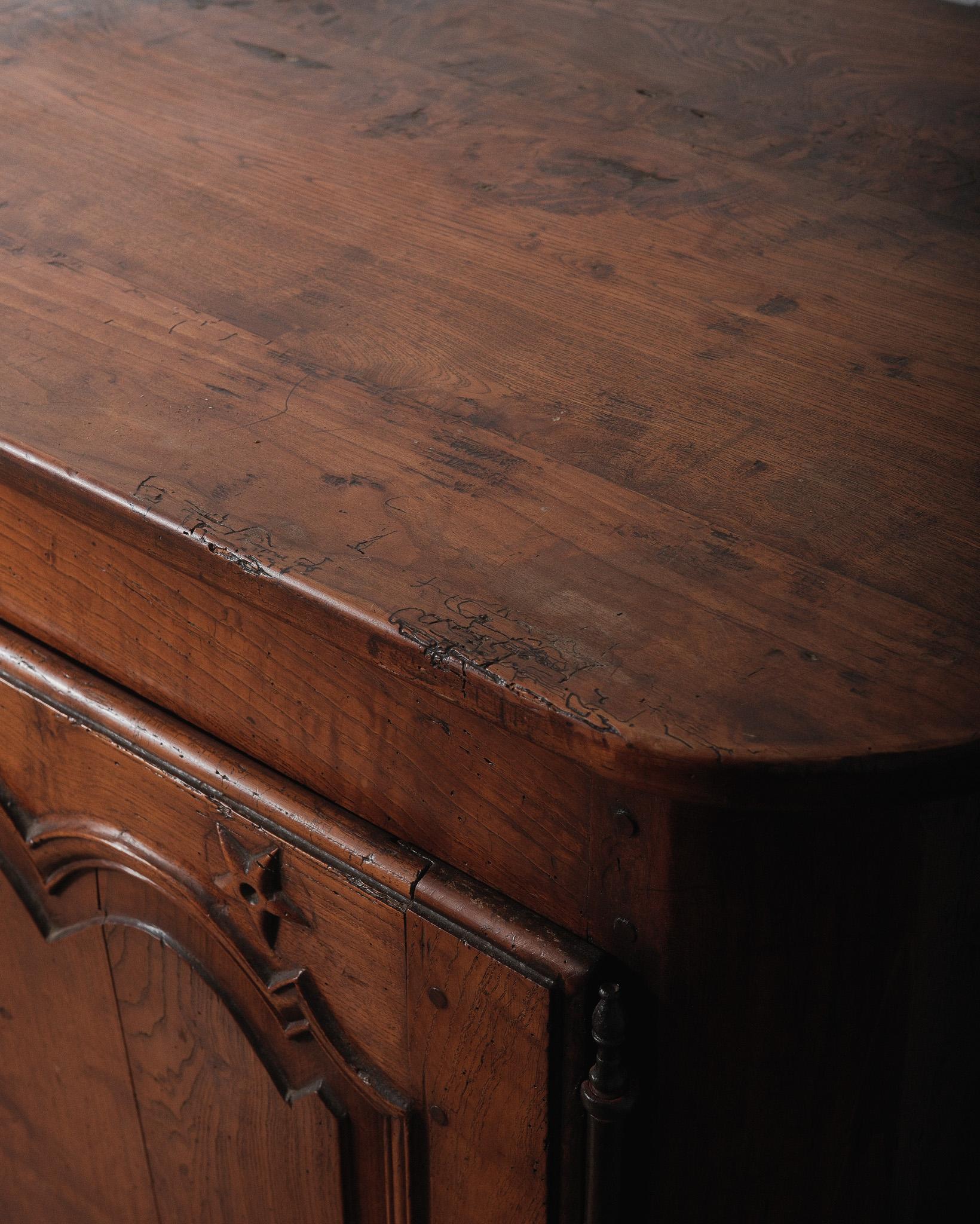 18th Century French Louis XV Walnut Buffet For Sale 5
