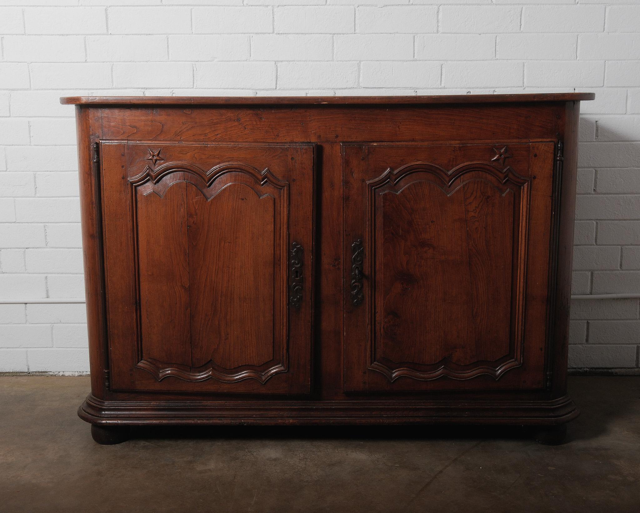 18th Century French Louis XV Walnut Buffet For Sale 7