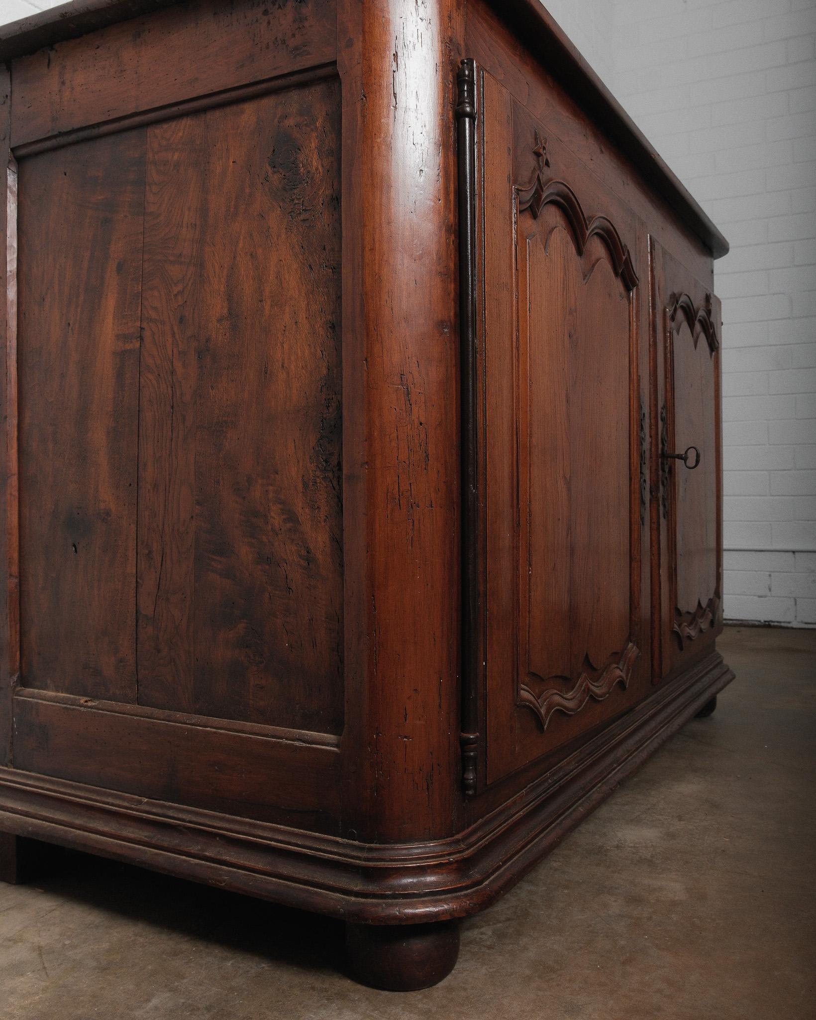 18th Century French Louis XV Walnut Buffet In Good Condition For Sale In High Point, NC