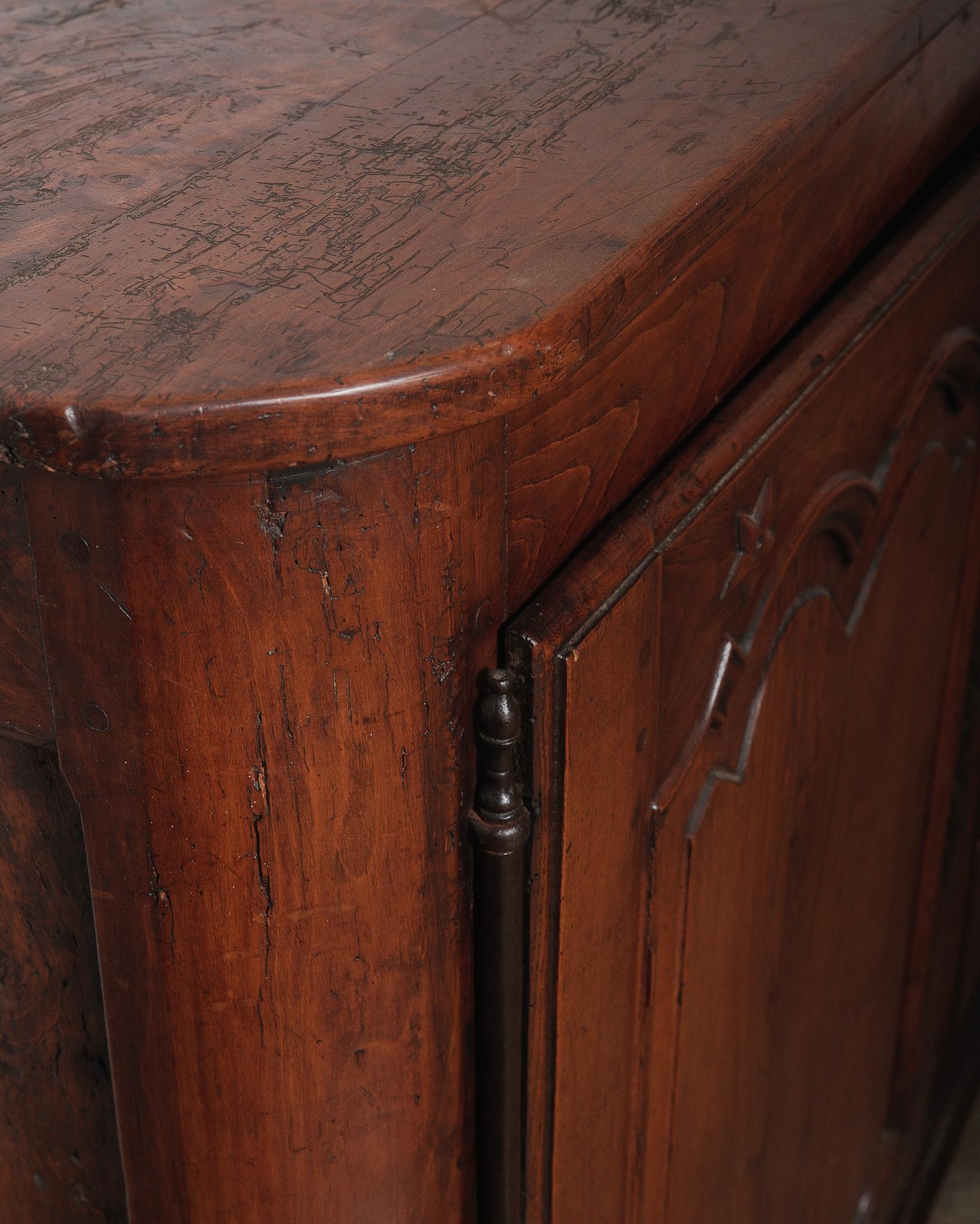 18th Century and Earlier 18th Century French Louis XV Walnut Buffet For Sale