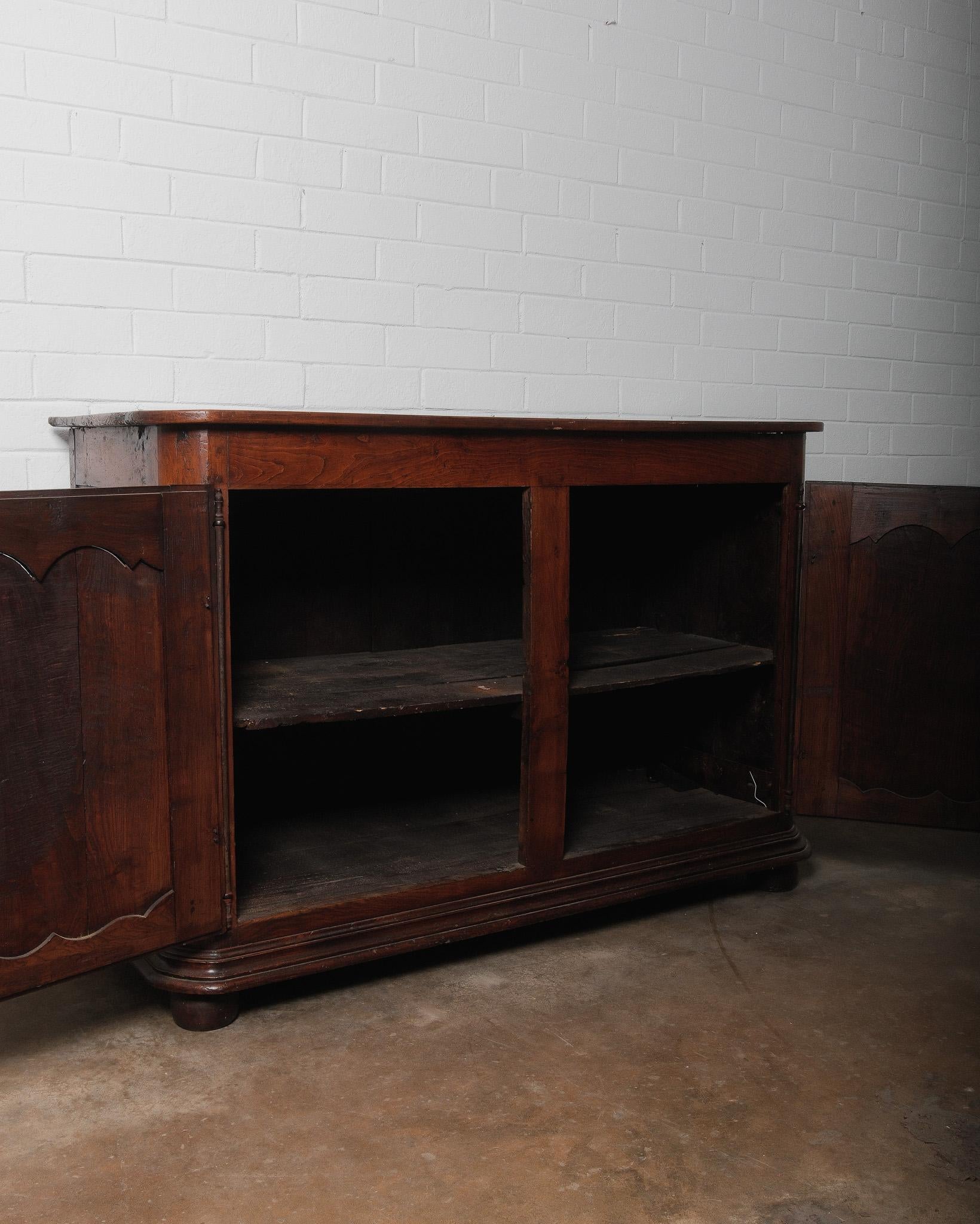 18th Century French Louis XV Walnut Buffet For Sale 1