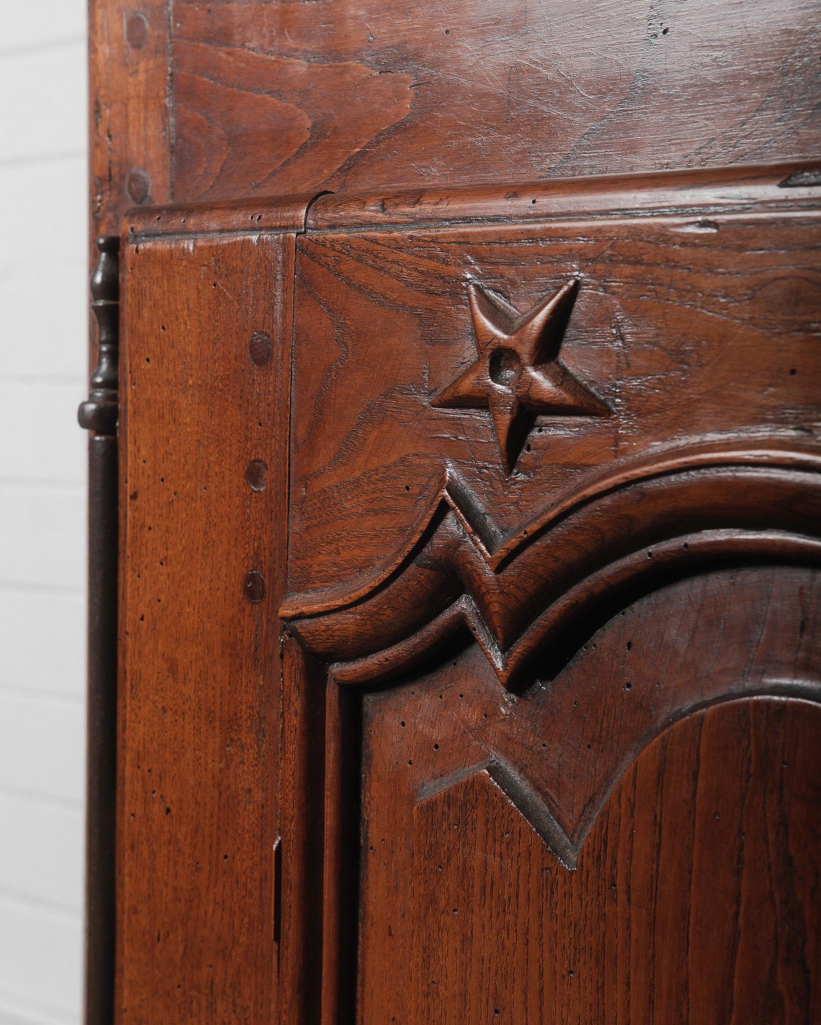 18th Century French Louis XV Walnut Buffet For Sale 4