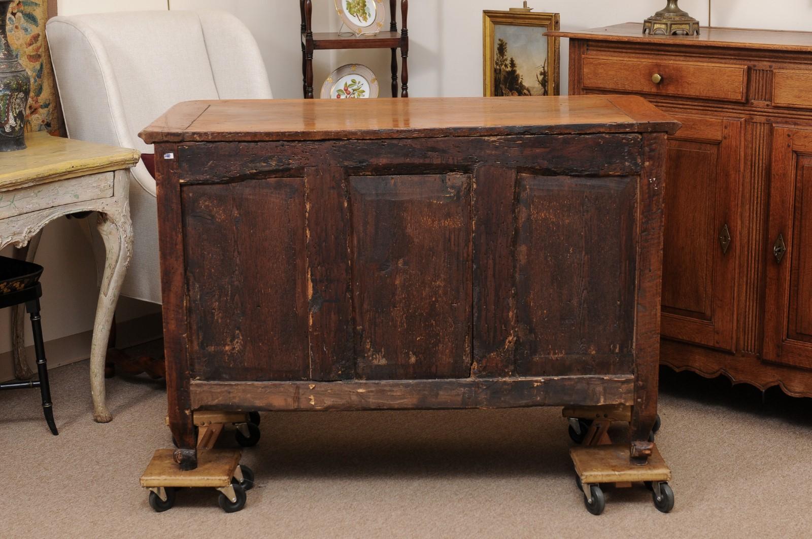 18th Century French Louis XV Walnut Buffet with Pierced Apron For Sale 6