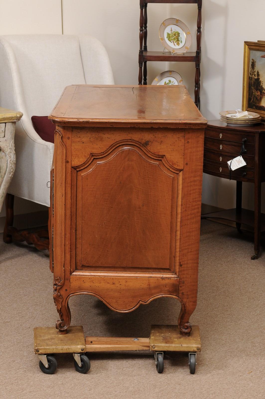 18th Century French Louis XV Walnut Buffet with Pierced Apron For Sale 7