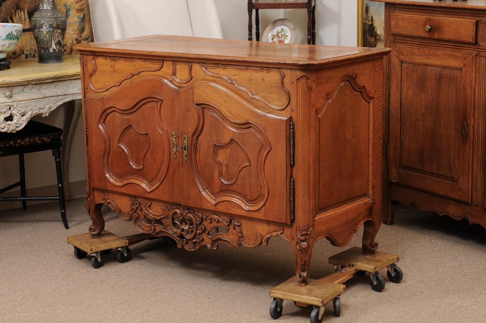 18th Century French Louis XV Walnut Buffet with Pierced Apron For Sale 8