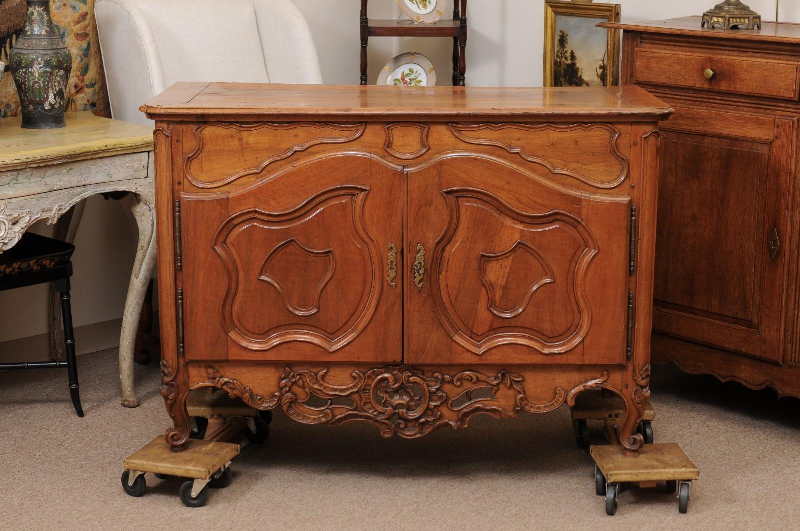 18th Century French Louis XV Walnut Buffet with Pierced Apron For Sale 9