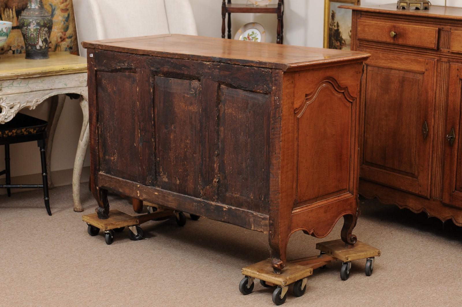 18th Century French Louis XV Walnut Buffet with Pierced Apron For Sale 5