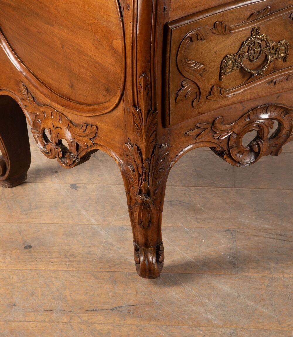 Commode francese in noce Luigi XV del XVIII secolo in vendita 6