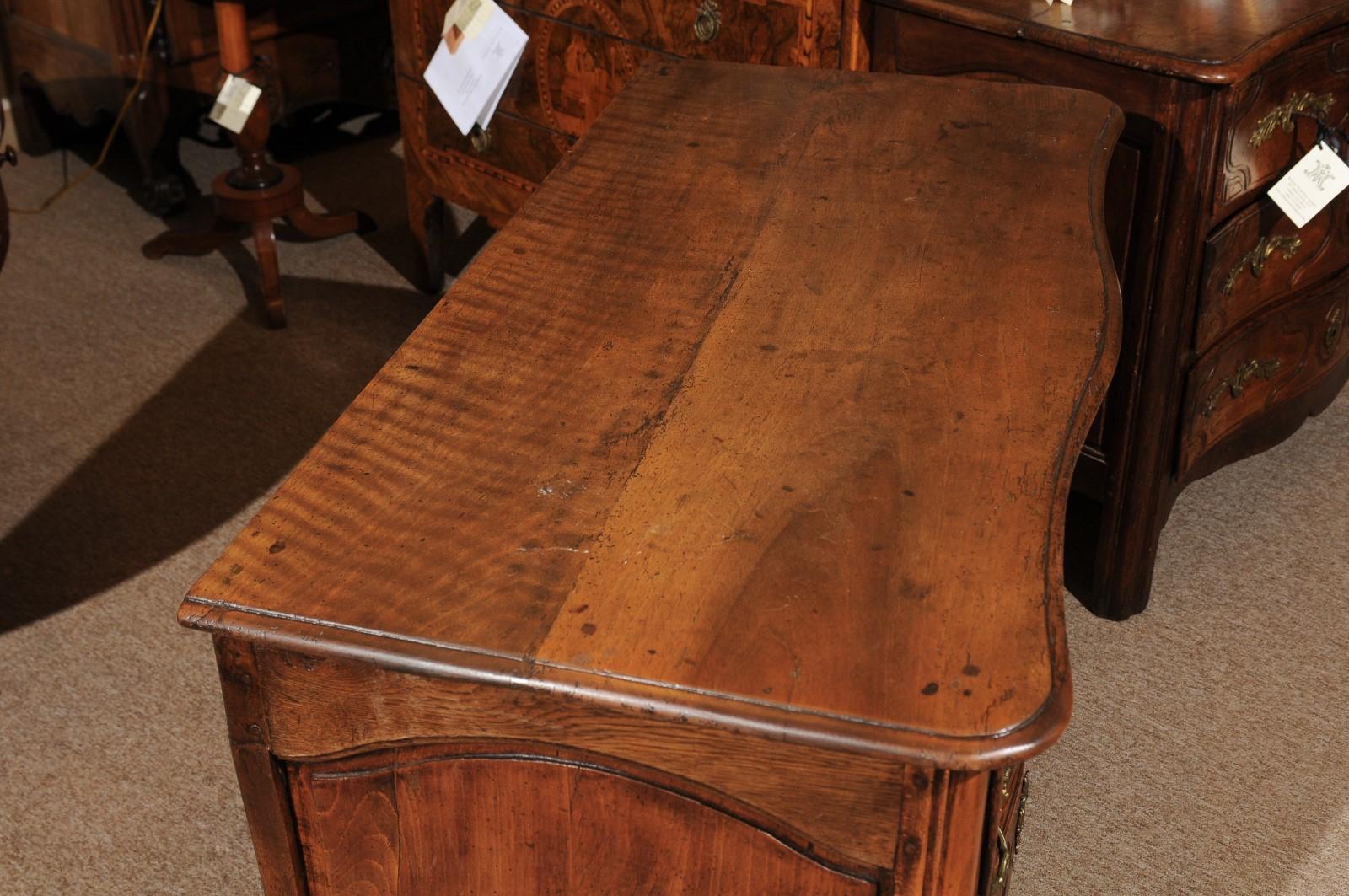 18th Century French Louis XV Walnut Commode with 5 Drawers 4