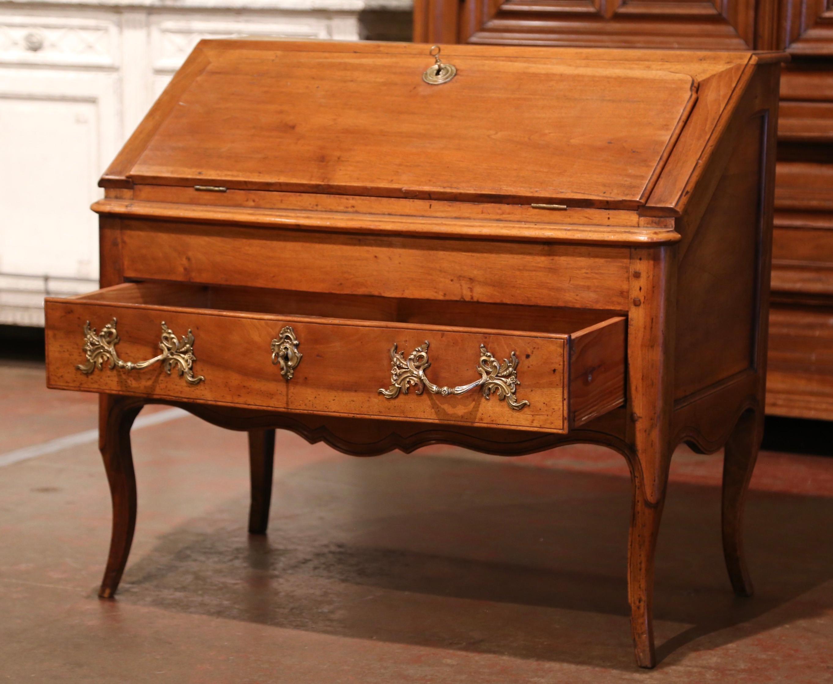 18th Century French Louis XV Walnut Desk Secretary from Provence For Sale 5